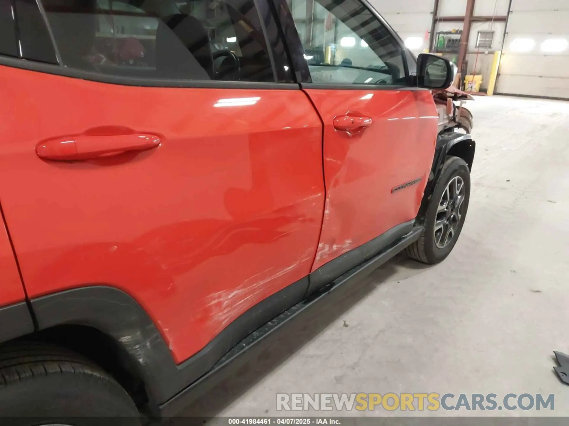 18 fotografías del automóvil dañado 3C4NJDDB3KT727726 JEEP COMPASS 2019