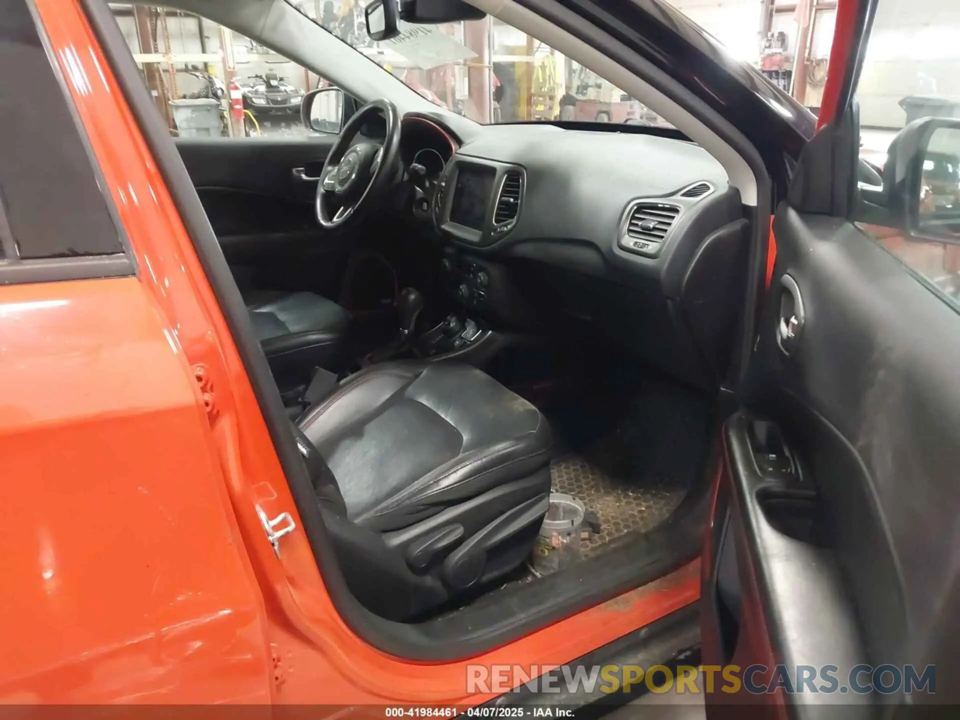5 fotografías del automóvil dañado 3C4NJDDB3KT727726 JEEP COMPASS 2019