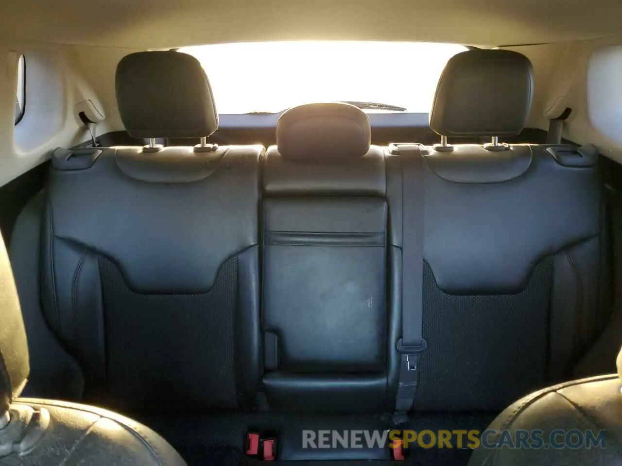10 fotografías del automóvil dañado 3C4NJDDB3KT733154 JEEP COMPASS 2019