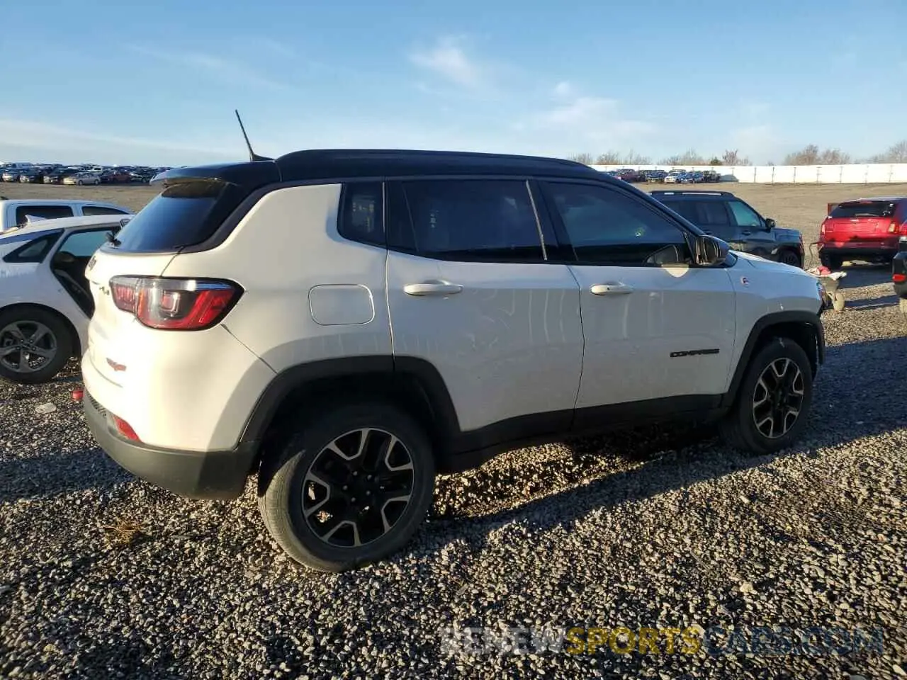 3 fotografías del automóvil dañado 3C4NJDDB3KT733154 JEEP COMPASS 2019