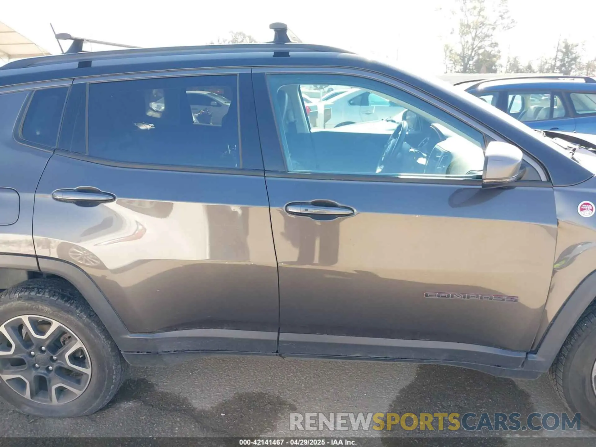 13 fotografías del automóvil dañado 3C4NJDDB3KT759849 JEEP COMPASS 2019