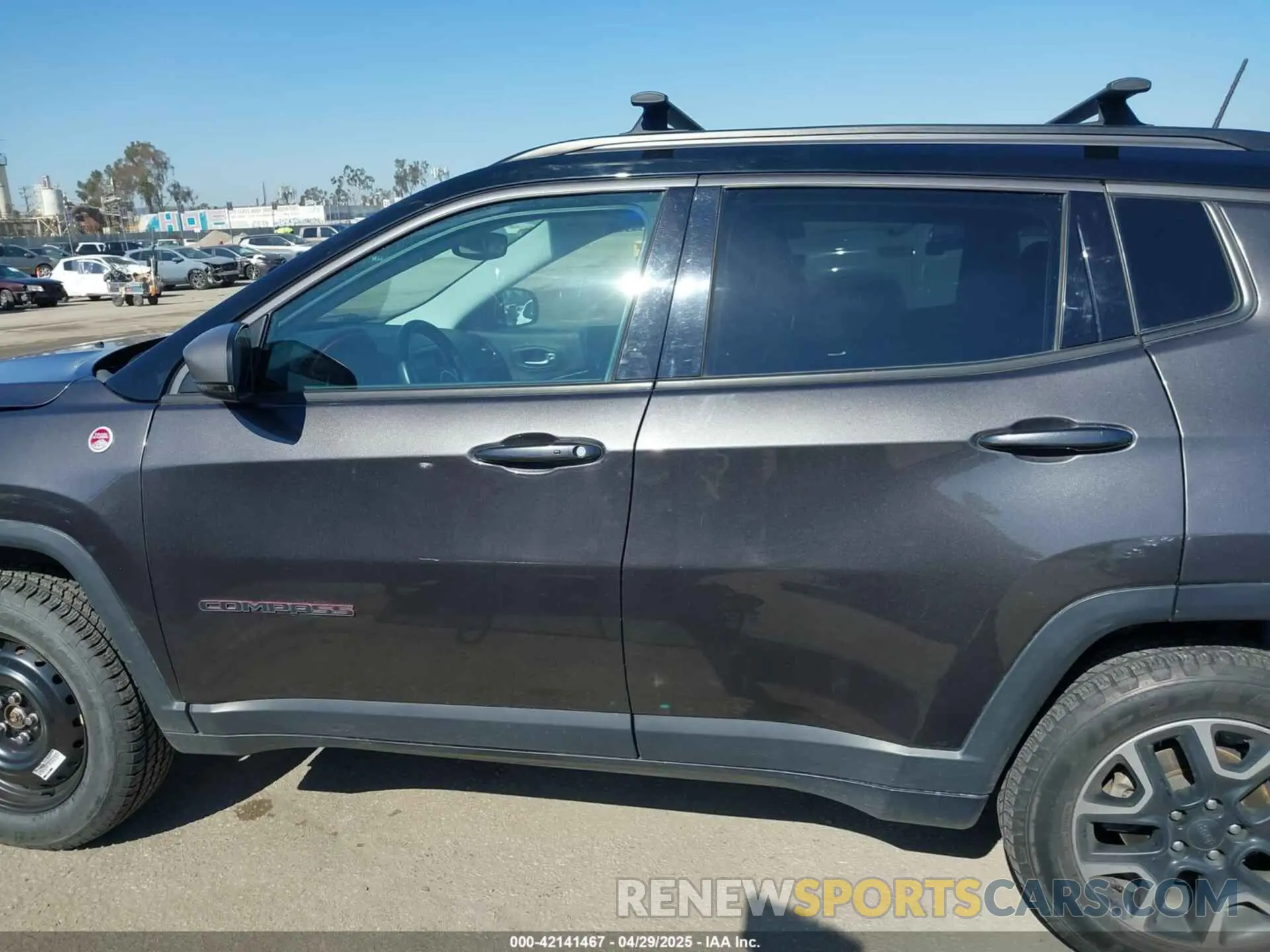 14 fotografías del automóvil dañado 3C4NJDDB3KT759849 JEEP COMPASS 2019