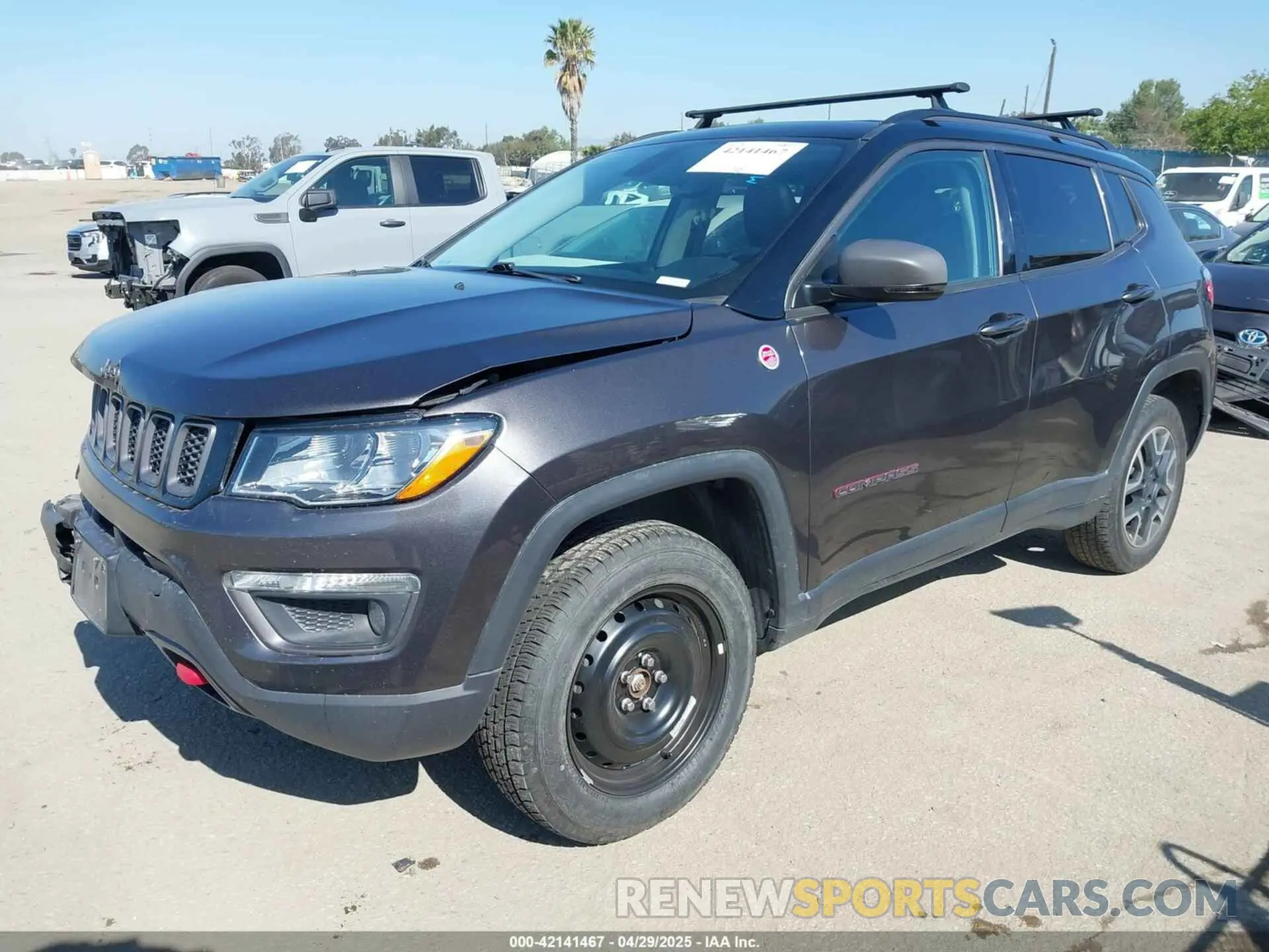 2 fotografías del automóvil dañado 3C4NJDDB3KT759849 JEEP COMPASS 2019