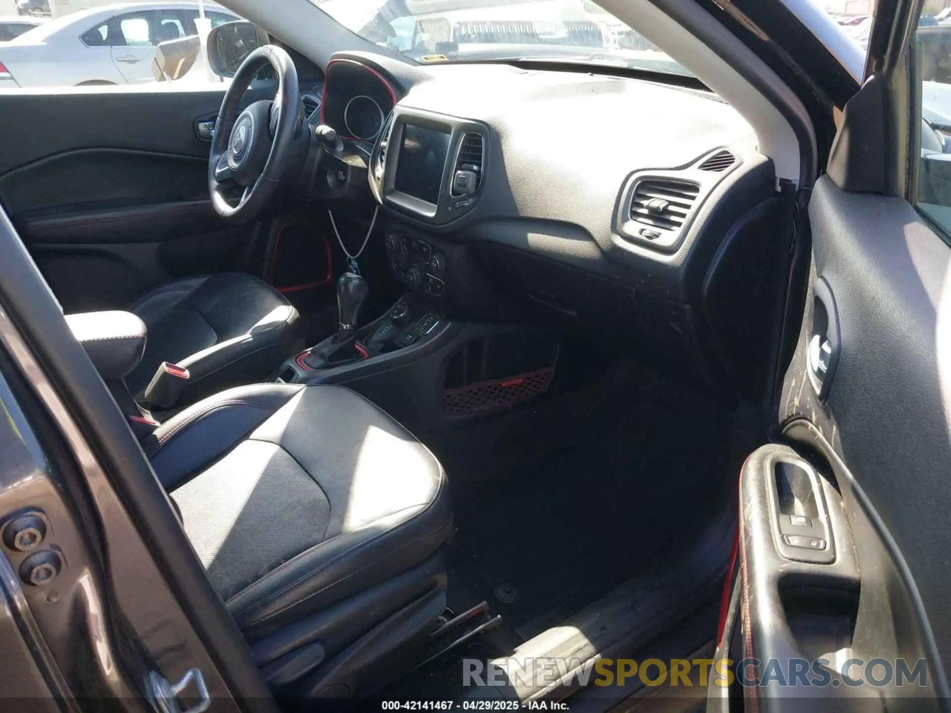 5 fotografías del automóvil dañado 3C4NJDDB3KT759849 JEEP COMPASS 2019