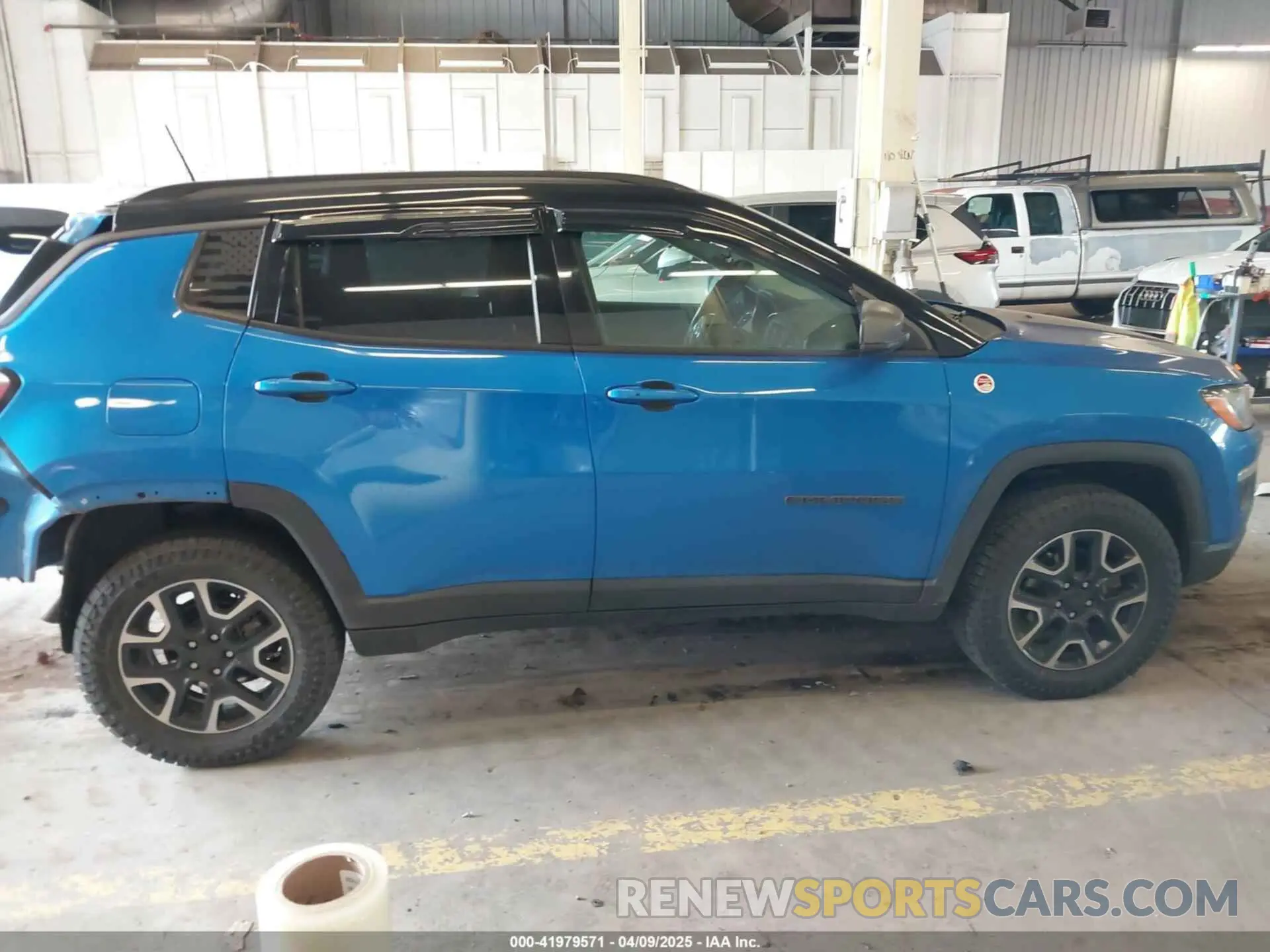 13 fotografías del automóvil dañado 3C4NJDDB4KT630356 JEEP COMPASS 2019