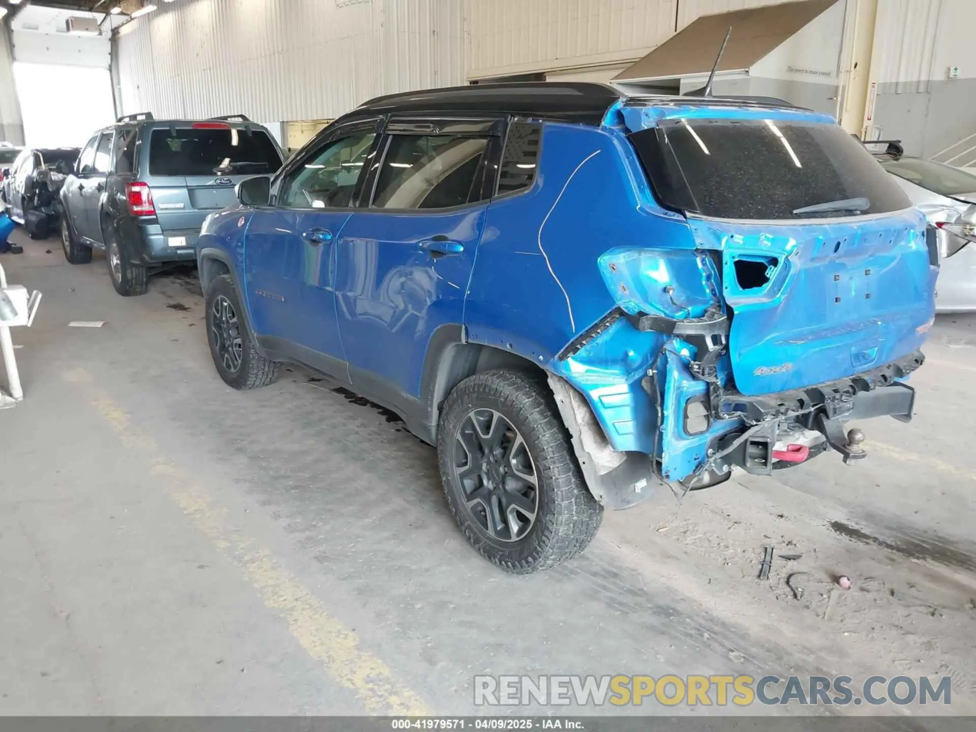 3 fotografías del automóvil dañado 3C4NJDDB4KT630356 JEEP COMPASS 2019