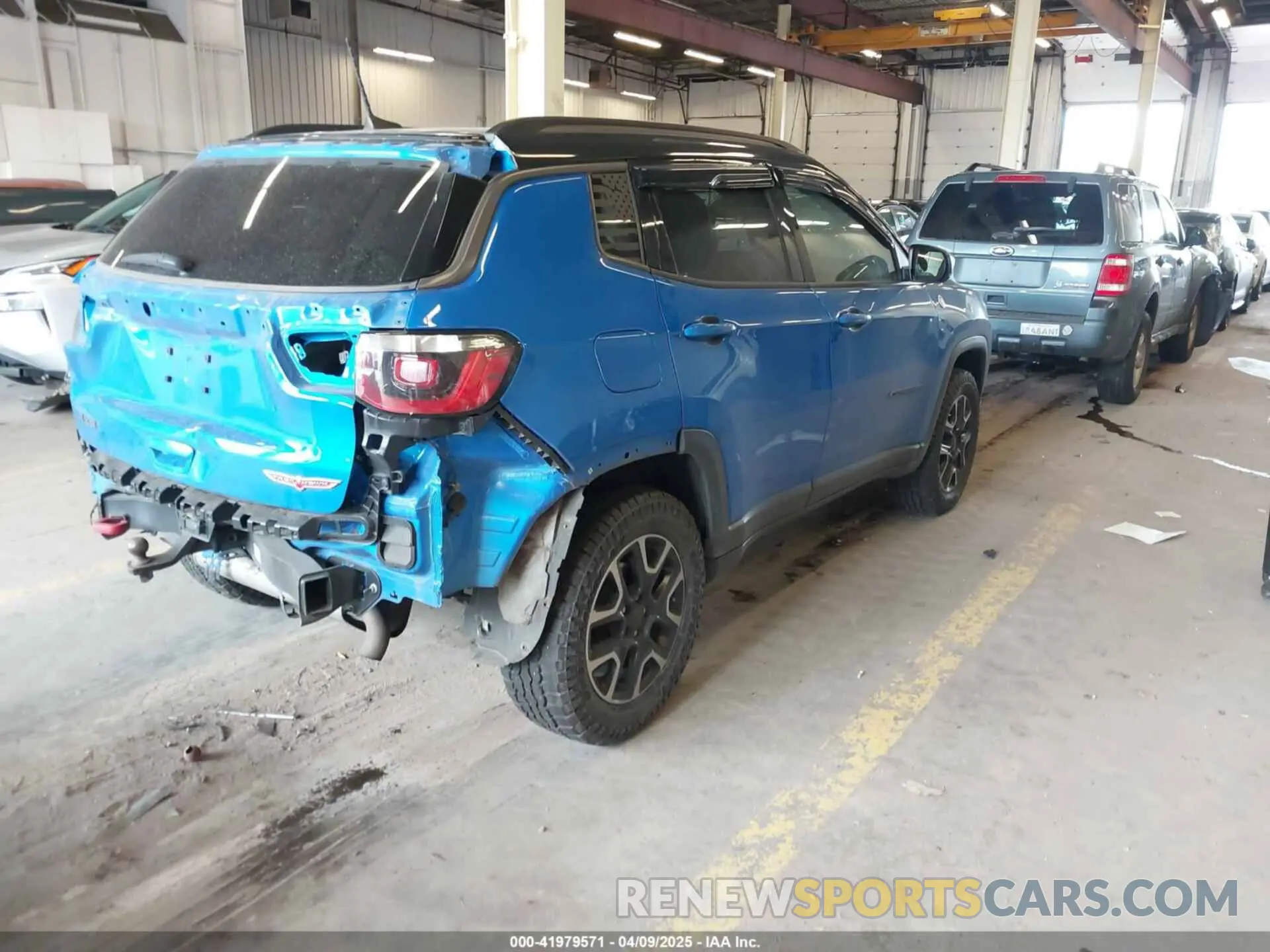 4 fotografías del automóvil dañado 3C4NJDDB4KT630356 JEEP COMPASS 2019