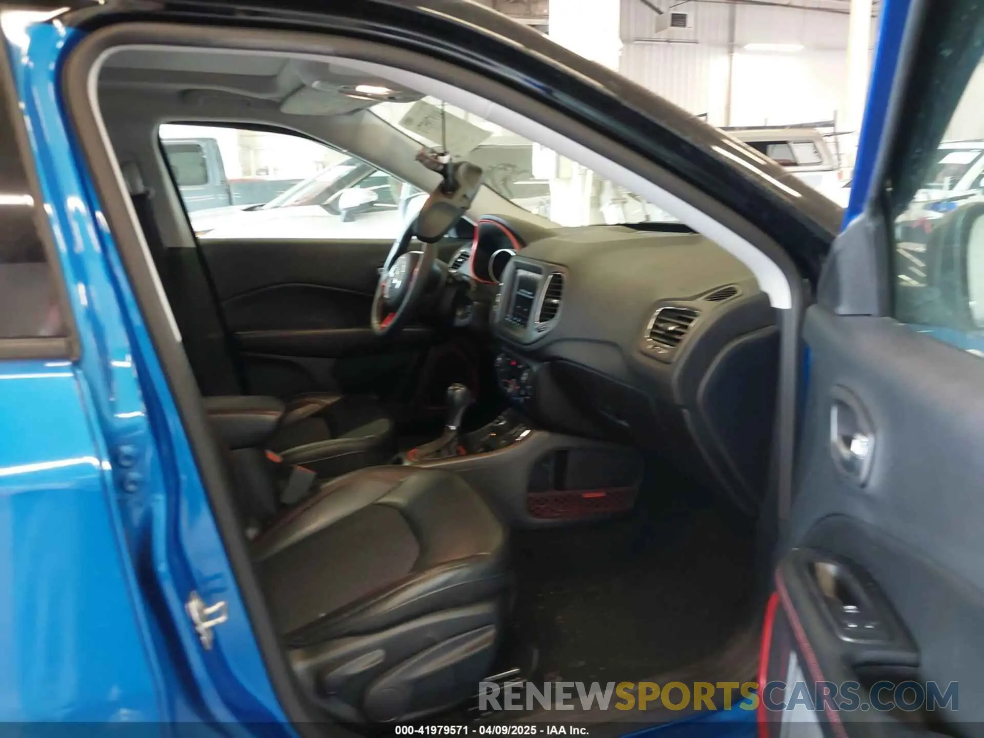 5 fotografías del automóvil dañado 3C4NJDDB4KT630356 JEEP COMPASS 2019