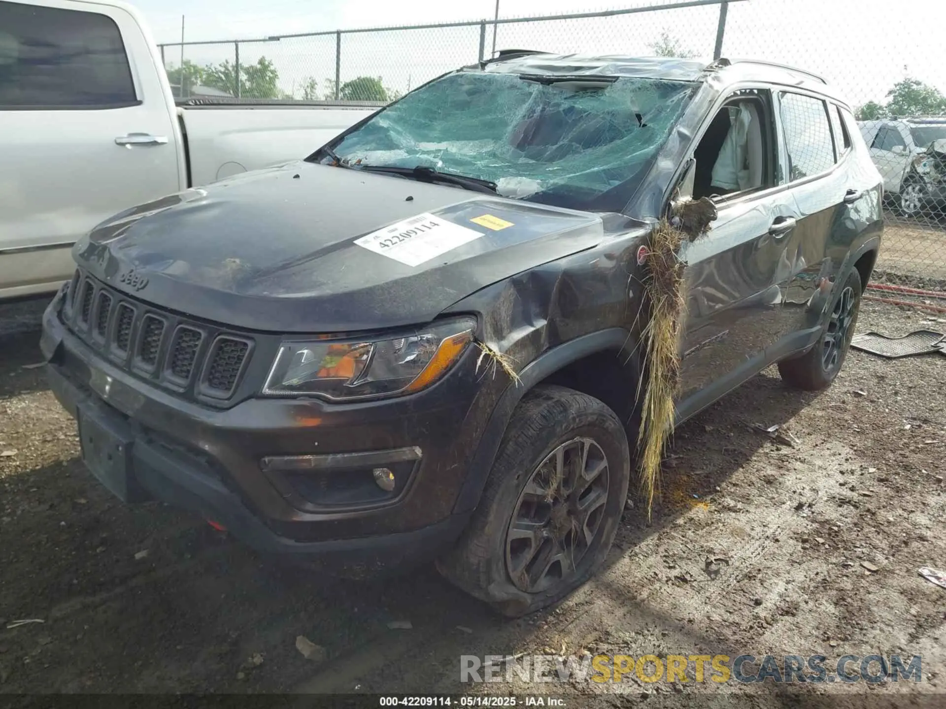 2 fotografías del automóvil dañado 3C4NJDDB5KT722107 JEEP COMPASS 2019