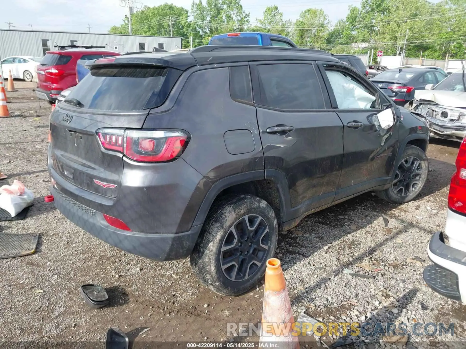 4 fotografías del automóvil dañado 3C4NJDDB5KT722107 JEEP COMPASS 2019