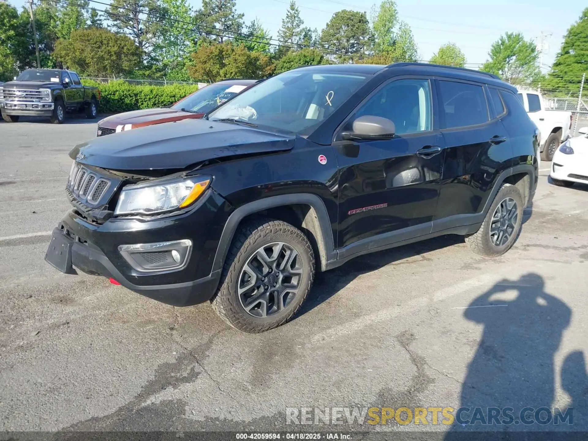 2 fotografías del automóvil dañado 3C4NJDDB5KT800515 JEEP COMPASS 2019