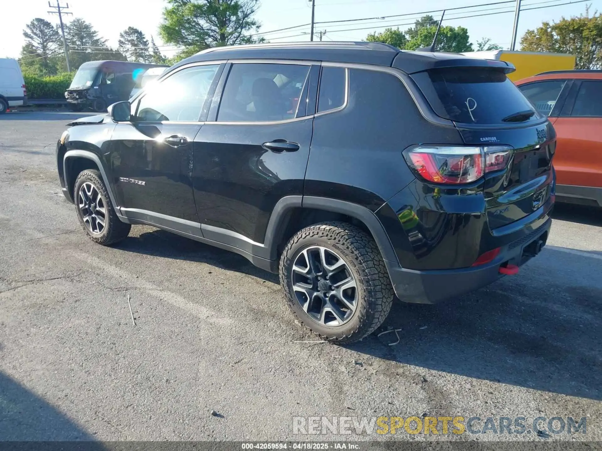 3 fotografías del automóvil dañado 3C4NJDDB5KT800515 JEEP COMPASS 2019