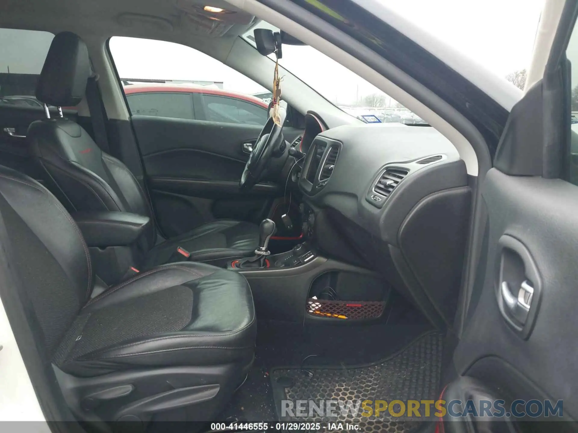 5 fotografías del automóvil dañado 3C4NJDDB6KT811491 JEEP COMPASS 2019