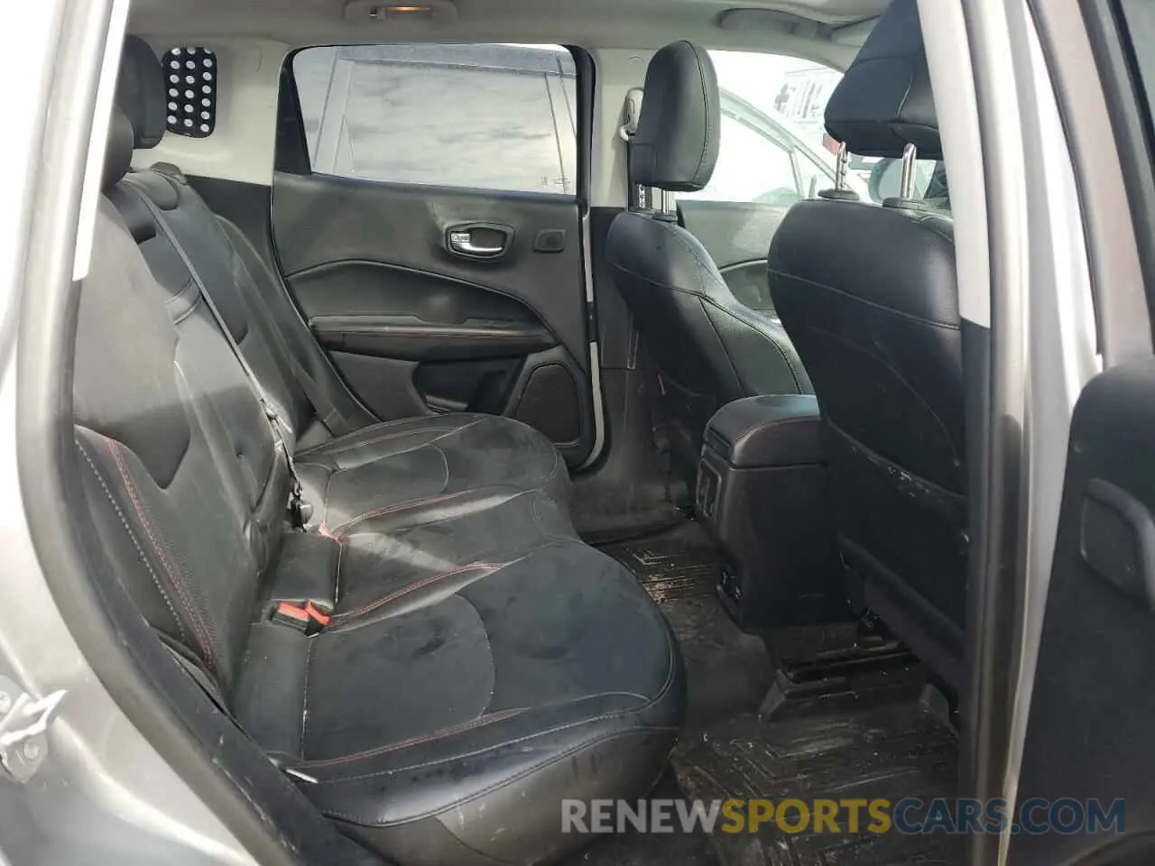 10 fotografías del automóvil dañado 3C4NJDDB7KT661987 JEEP COMPASS 2019