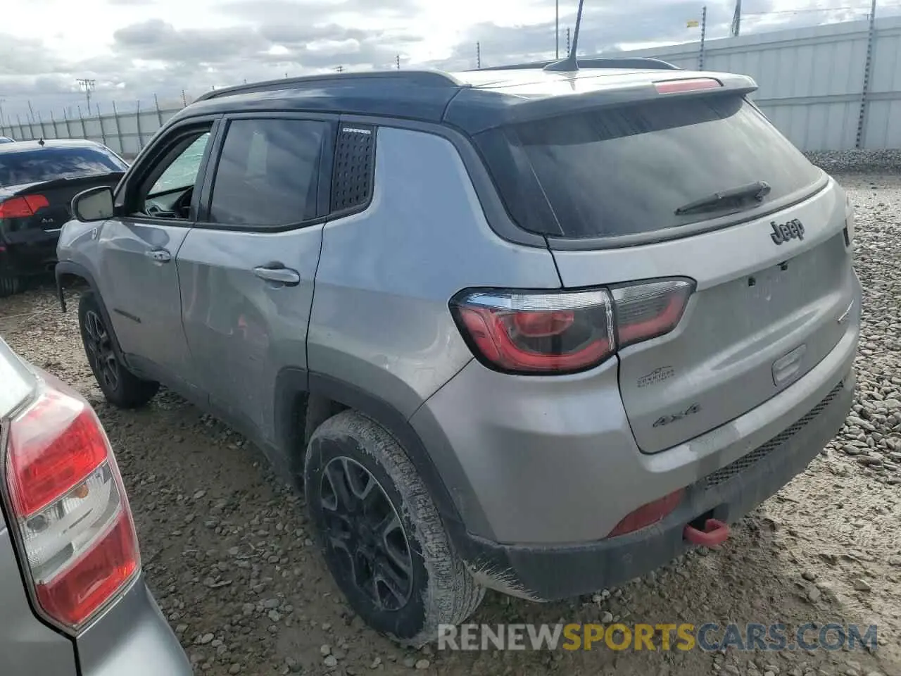 2 fotografías del automóvil dañado 3C4NJDDB7KT661987 JEEP COMPASS 2019