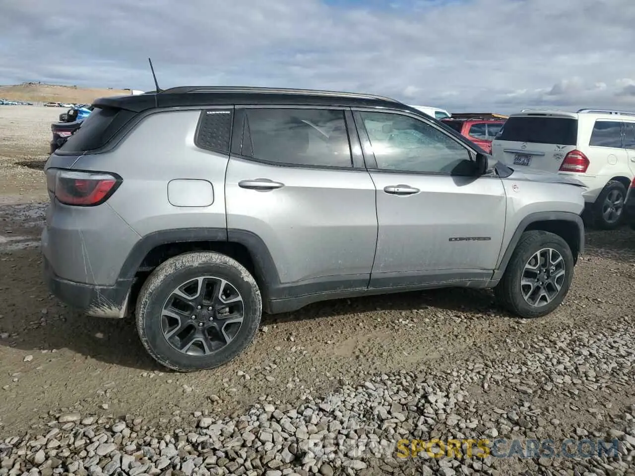3 fotografías del automóvil dañado 3C4NJDDB7KT661987 JEEP COMPASS 2019