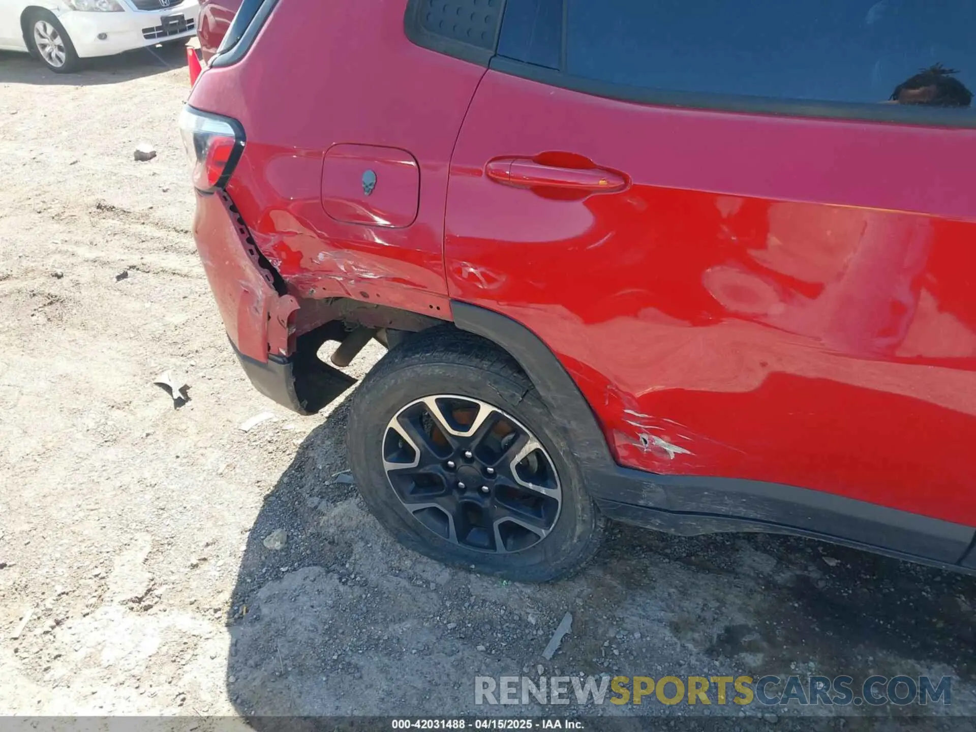 17 fotografías del automóvil dañado 3C4NJDDB7KT681947 JEEP COMPASS 2019