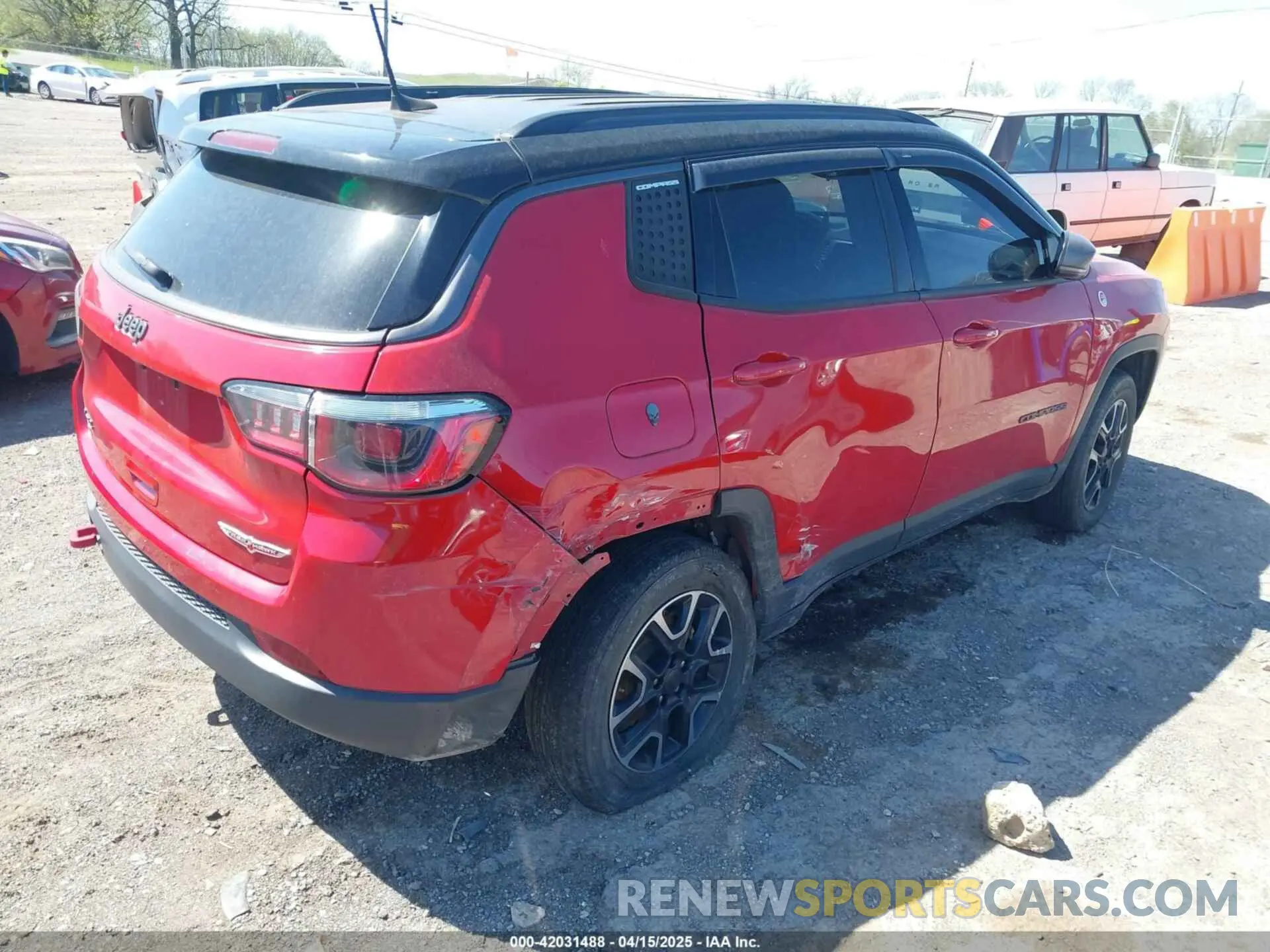4 fotografías del automóvil dañado 3C4NJDDB7KT681947 JEEP COMPASS 2019