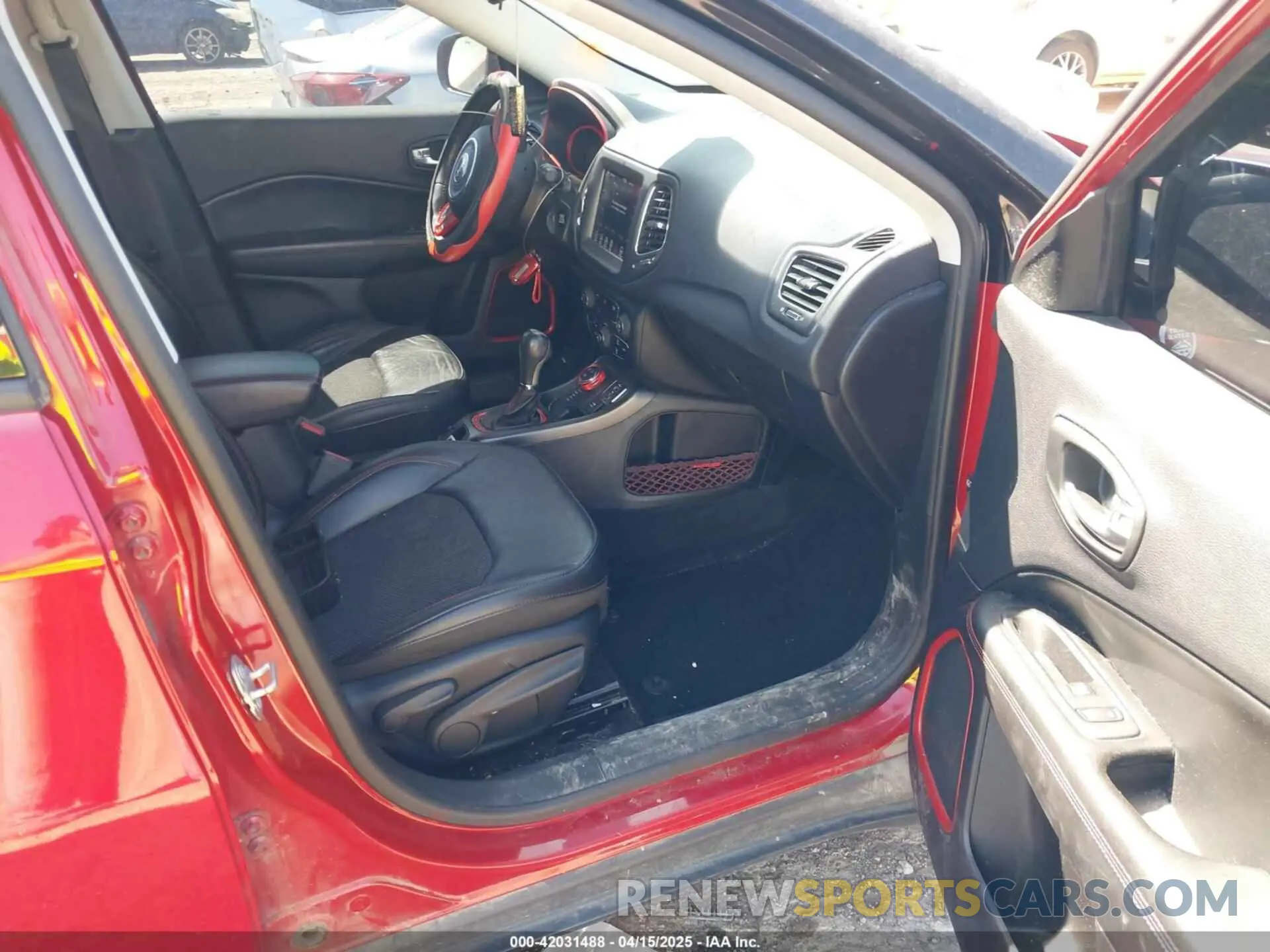 5 fotografías del automóvil dañado 3C4NJDDB7KT681947 JEEP COMPASS 2019