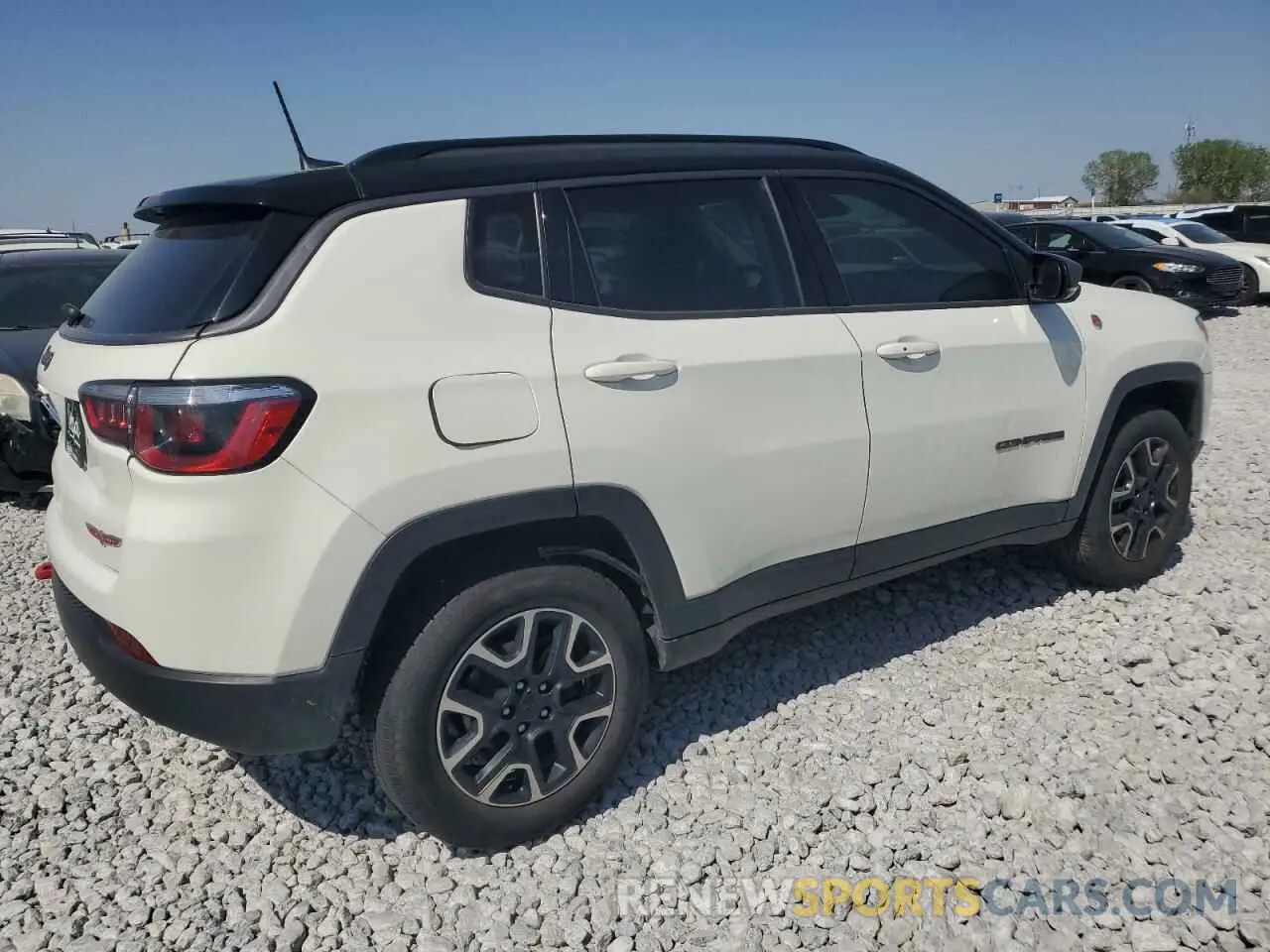 3 fotografías del automóvil dañado 3C4NJDDB8KT791261 JEEP COMPASS 2019