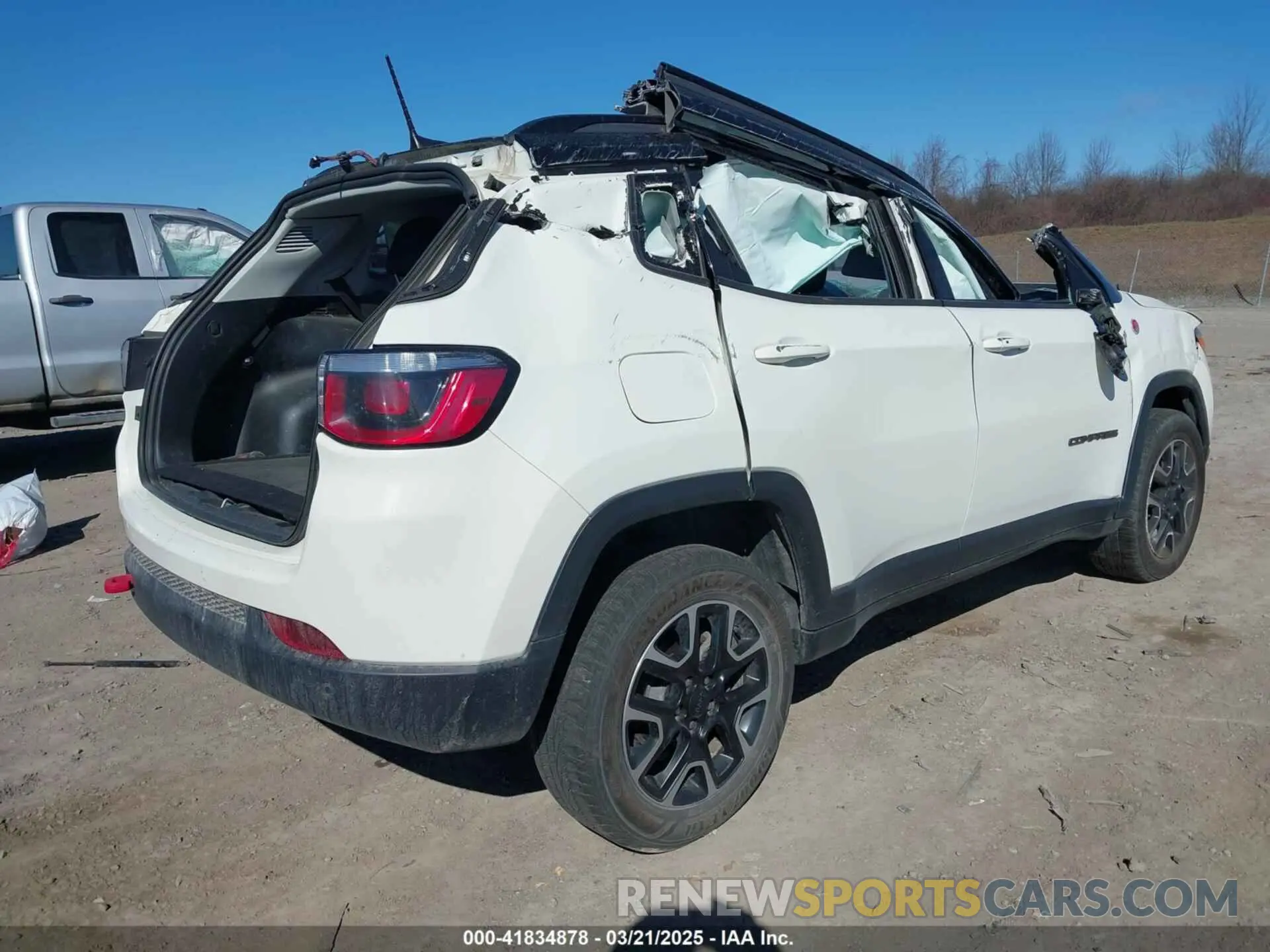 4 fotografías del automóvil dañado 3C4NJDDB8KT812982 JEEP COMPASS 2019