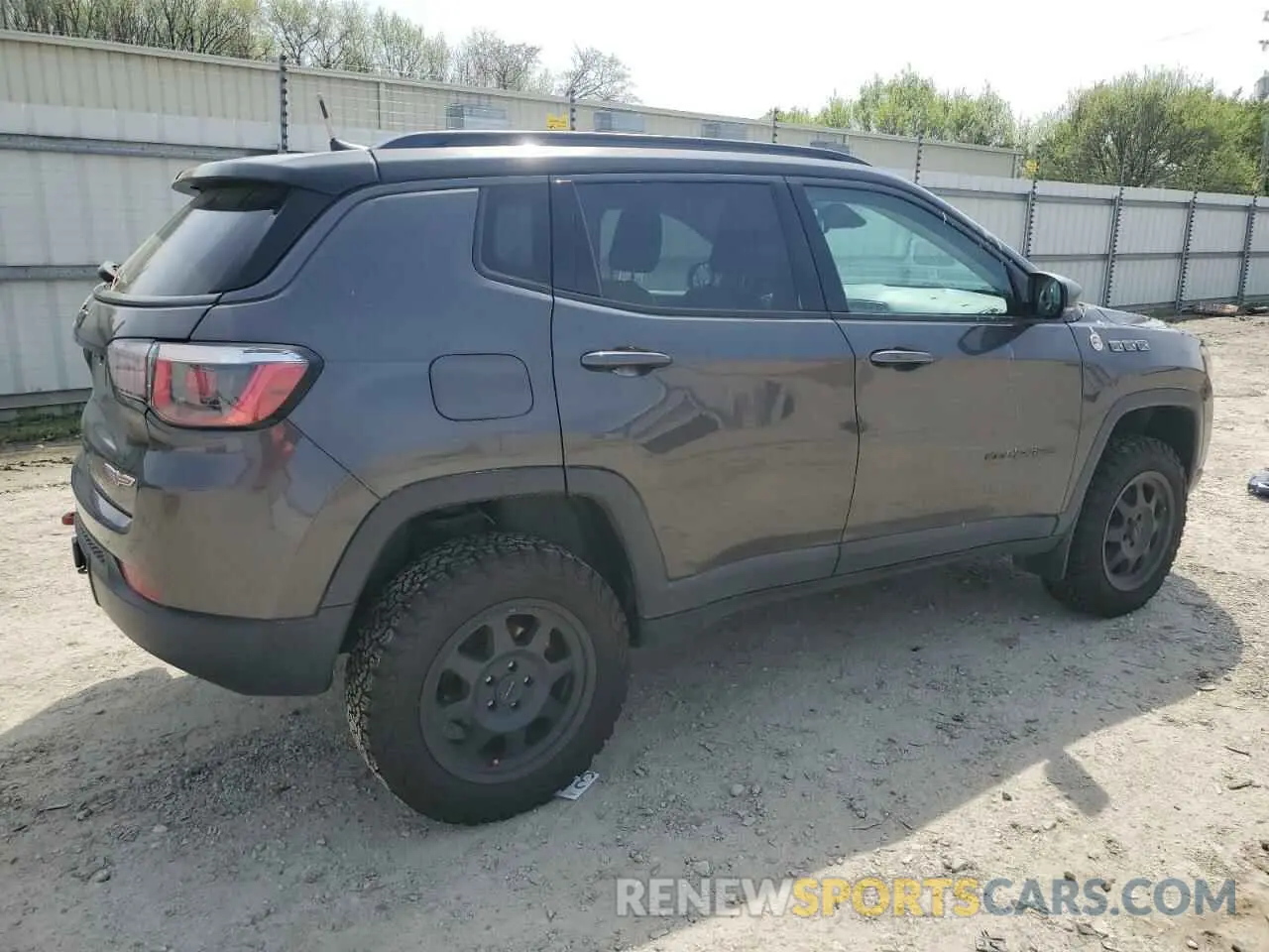 3 fotografías del automóvil dañado 3C4NJDDB9KT668729 JEEP COMPASS 2019