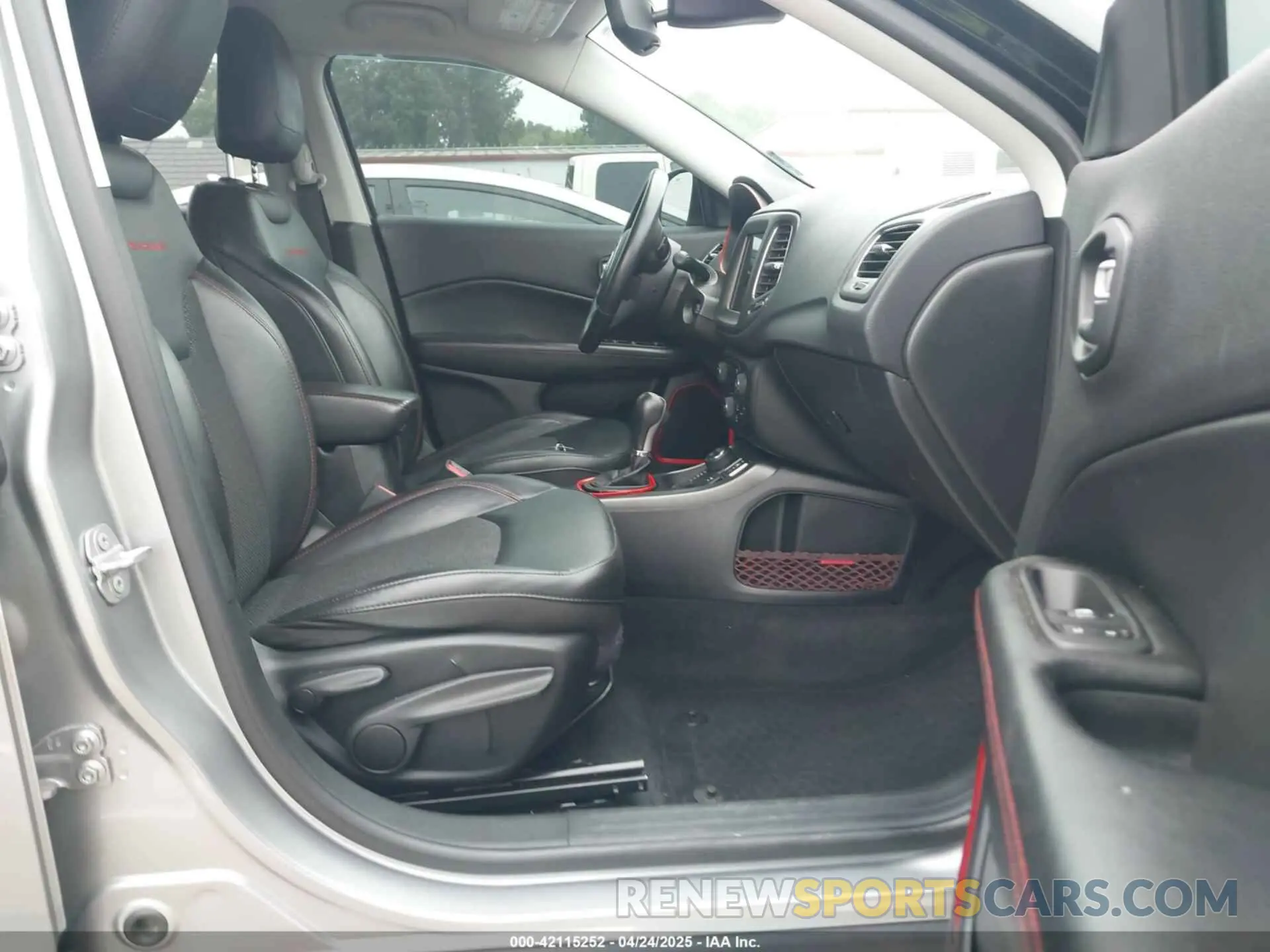 5 fotografías del automóvil dañado 3C4NJDDB9KT721767 JEEP COMPASS 2019