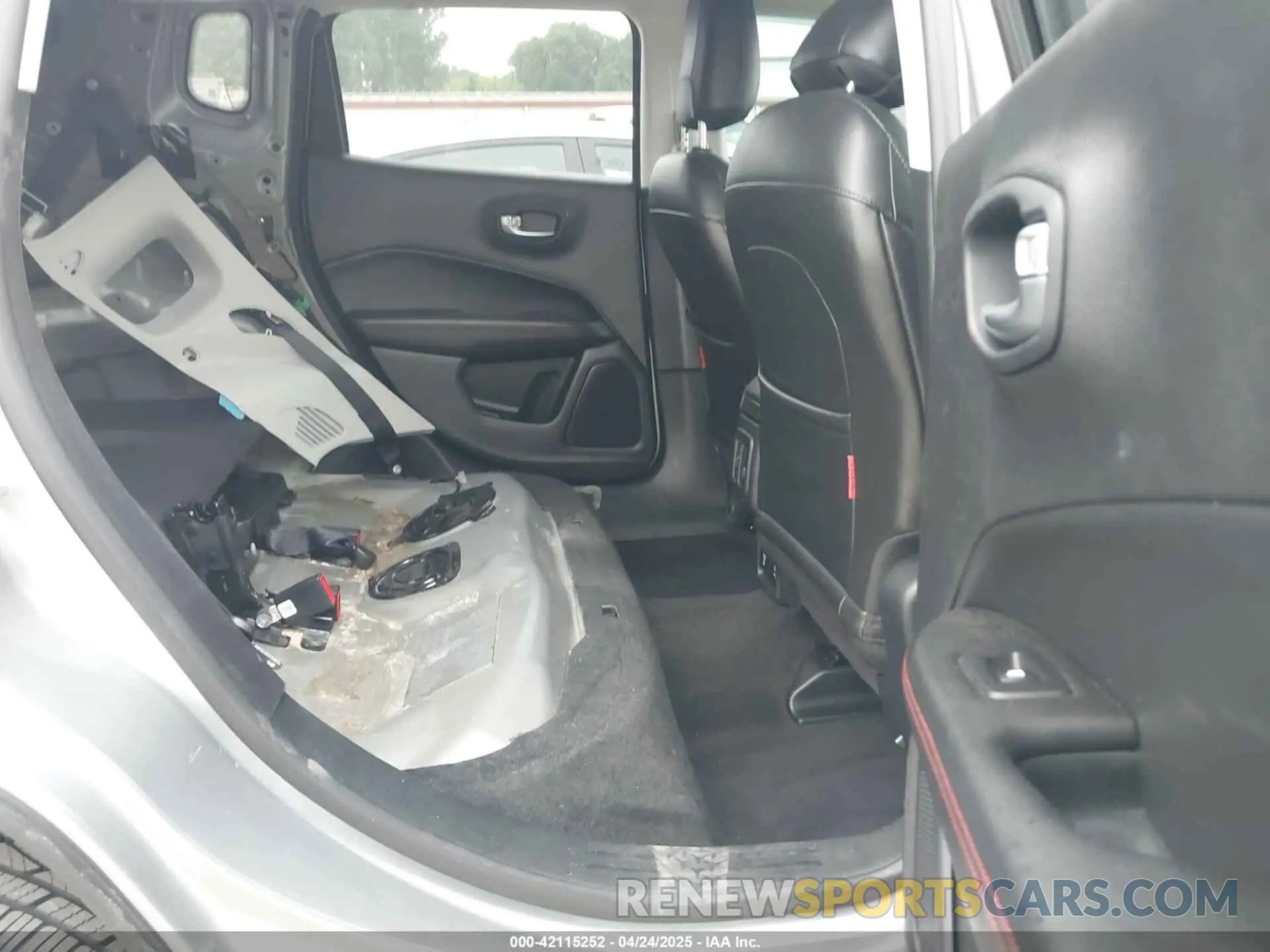 8 fotografías del automóvil dañado 3C4NJDDB9KT721767 JEEP COMPASS 2019