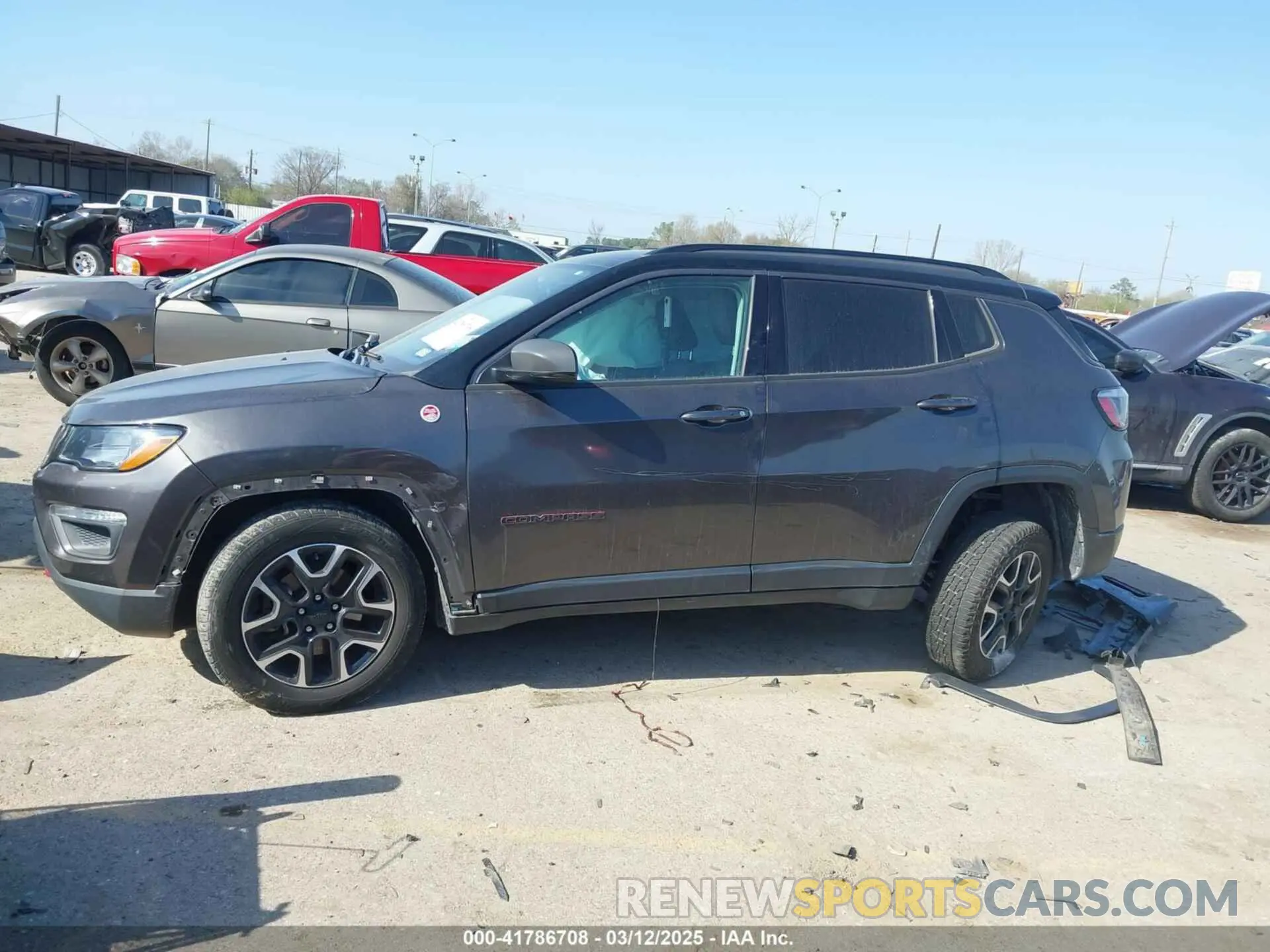 13 fotografías del automóvil dañado 3C4NJDDBXKT811171 JEEP COMPASS 2019