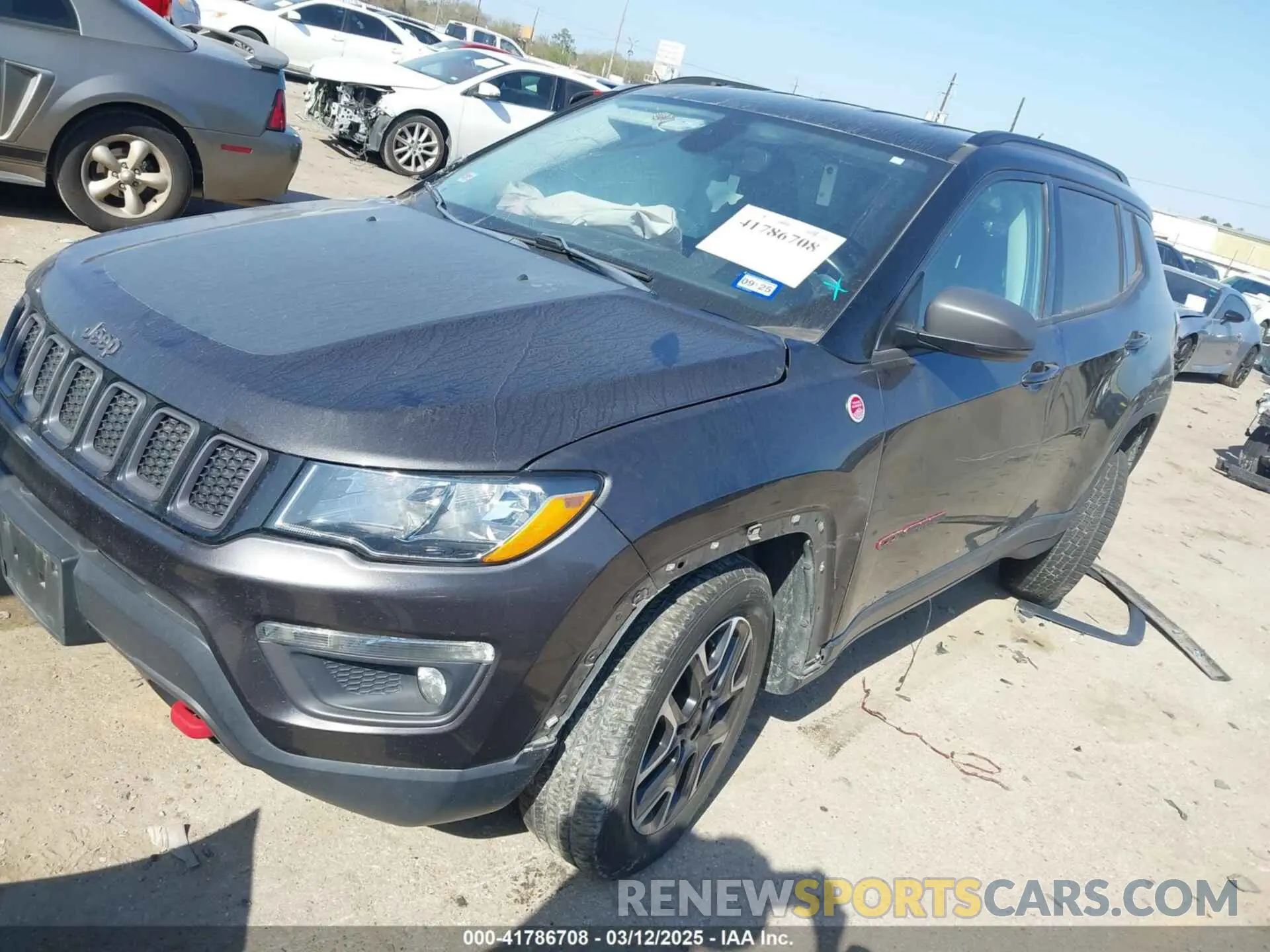 2 fotografías del automóvil dañado 3C4NJDDBXKT811171 JEEP COMPASS 2019