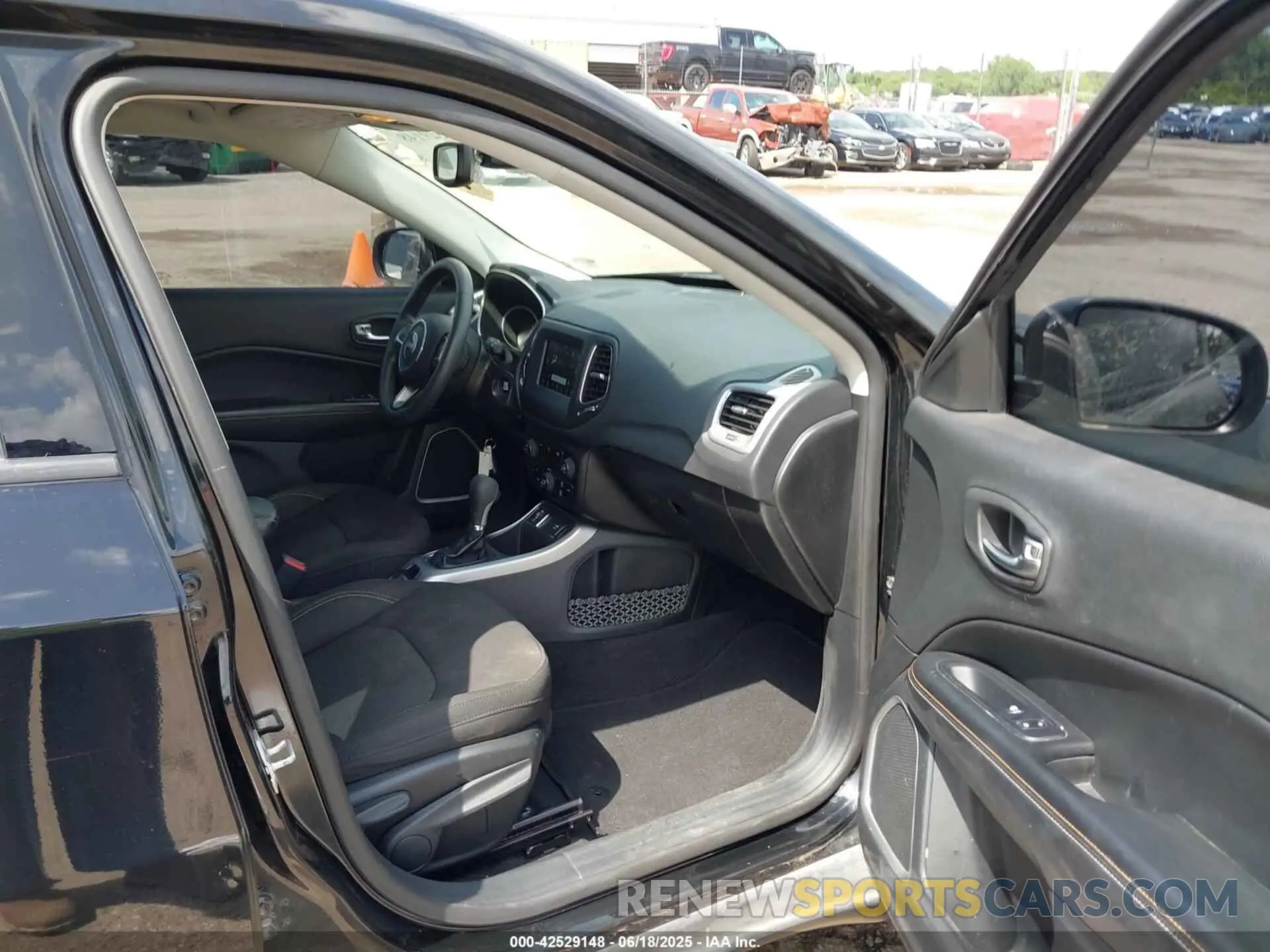 5 fotografías del automóvil dañado 3C4NJCAB6LT141490 JEEP COMPASS 2020