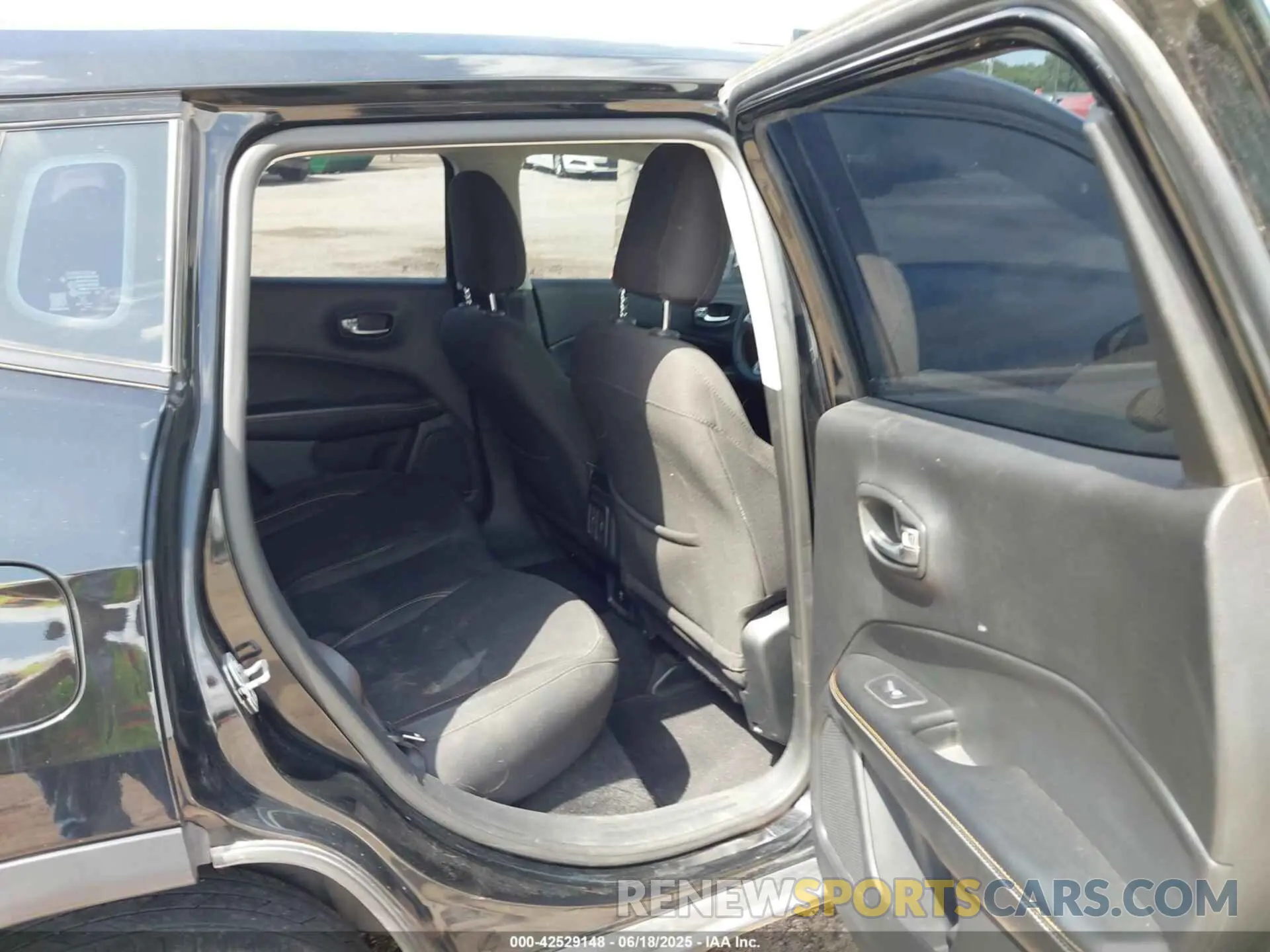 8 fotografías del automóvil dañado 3C4NJCAB6LT141490 JEEP COMPASS 2020