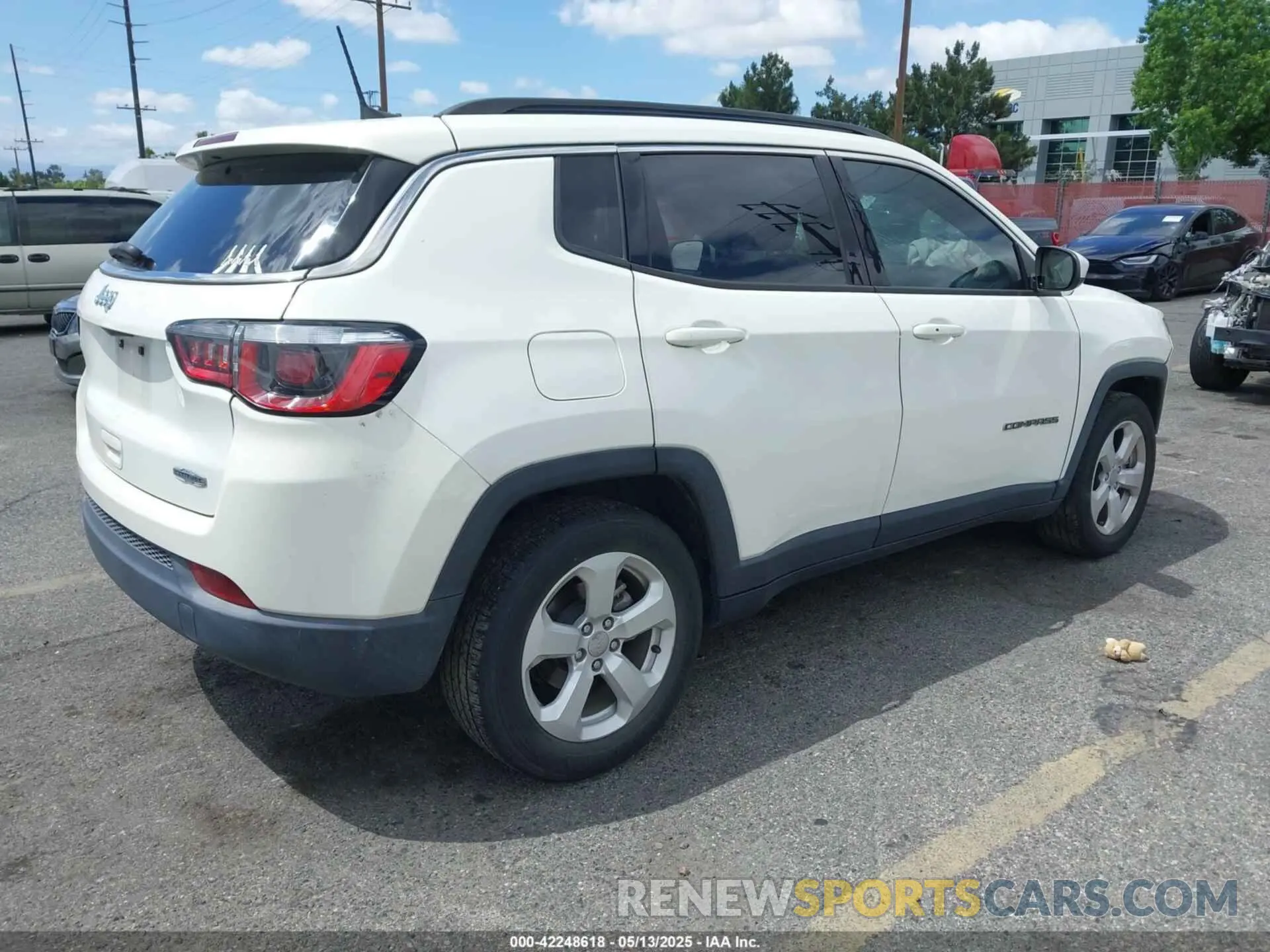 4 fotografías del automóvil dañado 3C4NJCBB4LT141695 JEEP COMPASS 2020