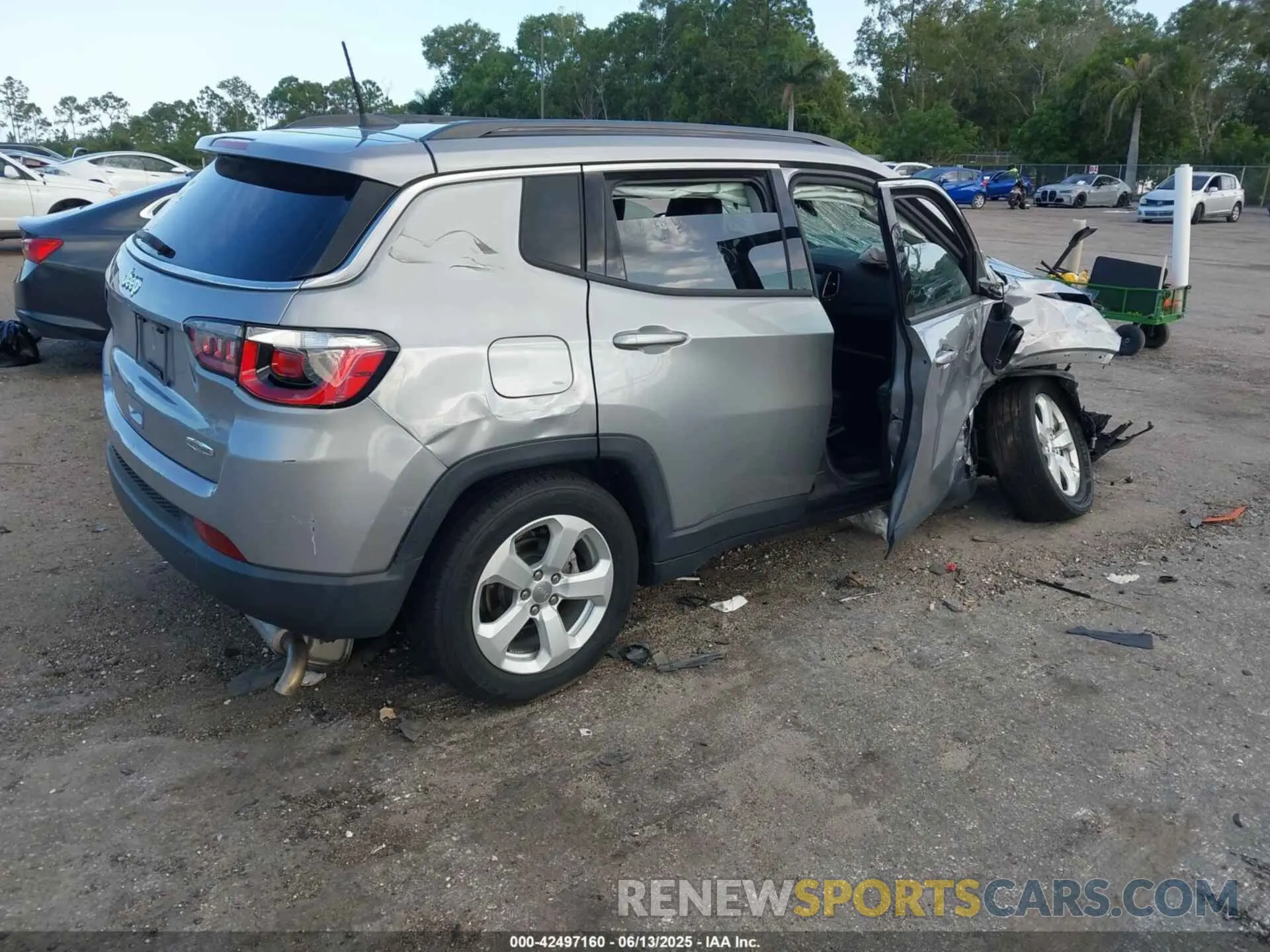 4 fotografías del automóvil dañado 3C4NJCBB6LT235321 JEEP COMPASS 2020