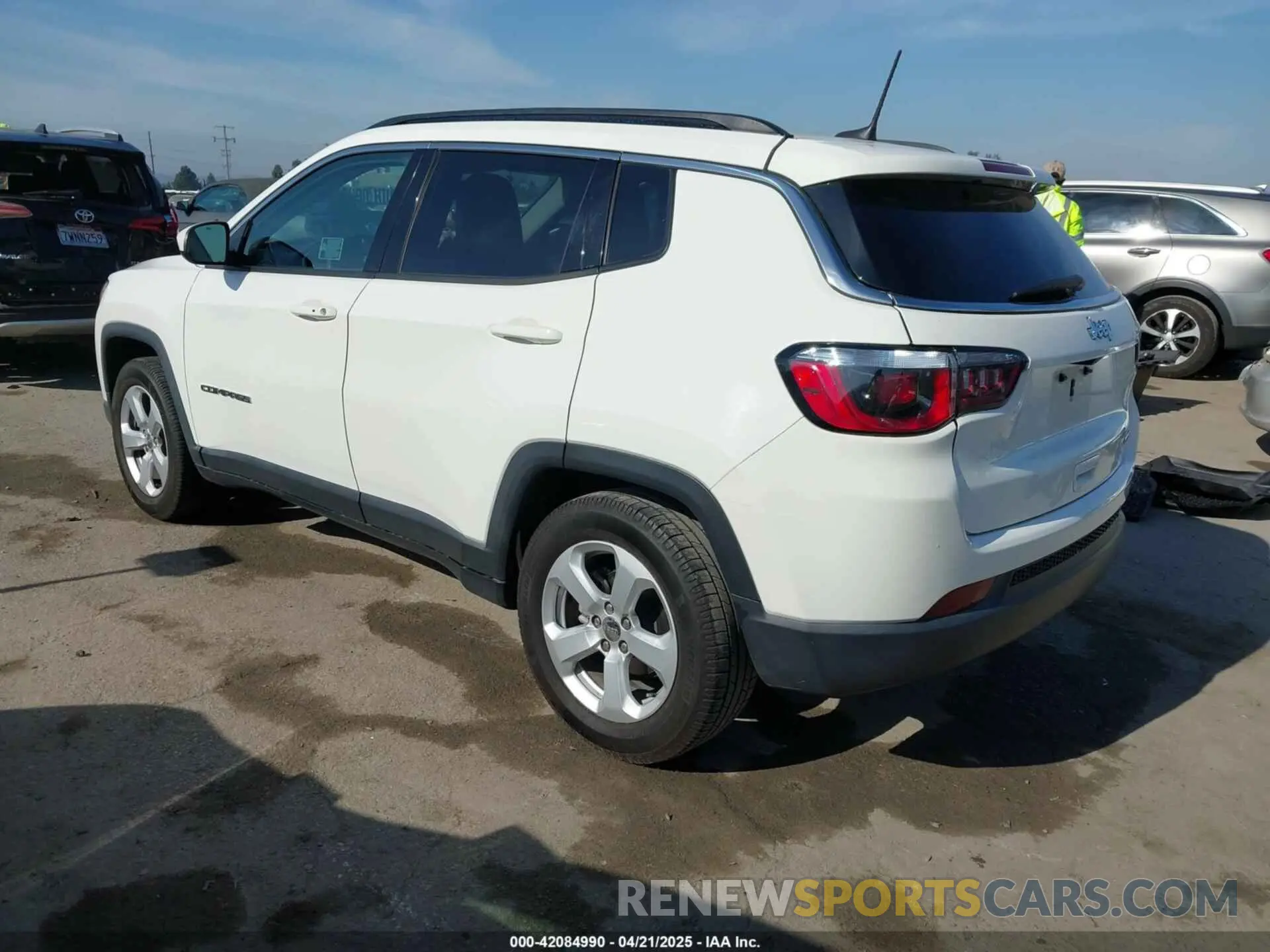 3 fotografías del automóvil dañado 3C4NJCBB8LT124978 JEEP COMPASS 2020