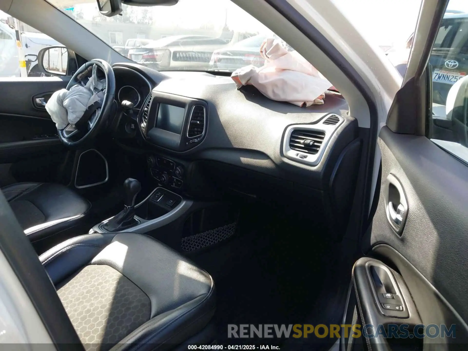 5 fotografías del automóvil dañado 3C4NJCBB8LT124978 JEEP COMPASS 2020