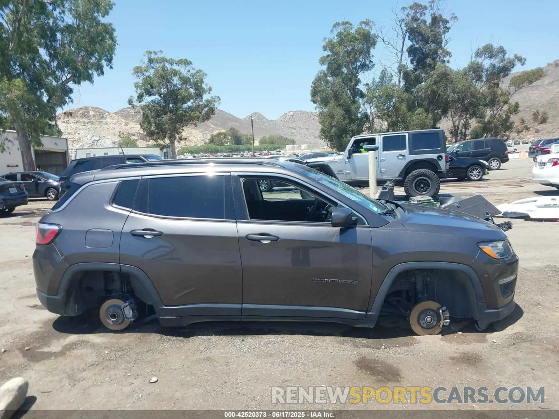 12 fotografías del automóvil dañado 3C4NJCBB9LT169802 JEEP COMPASS 2020