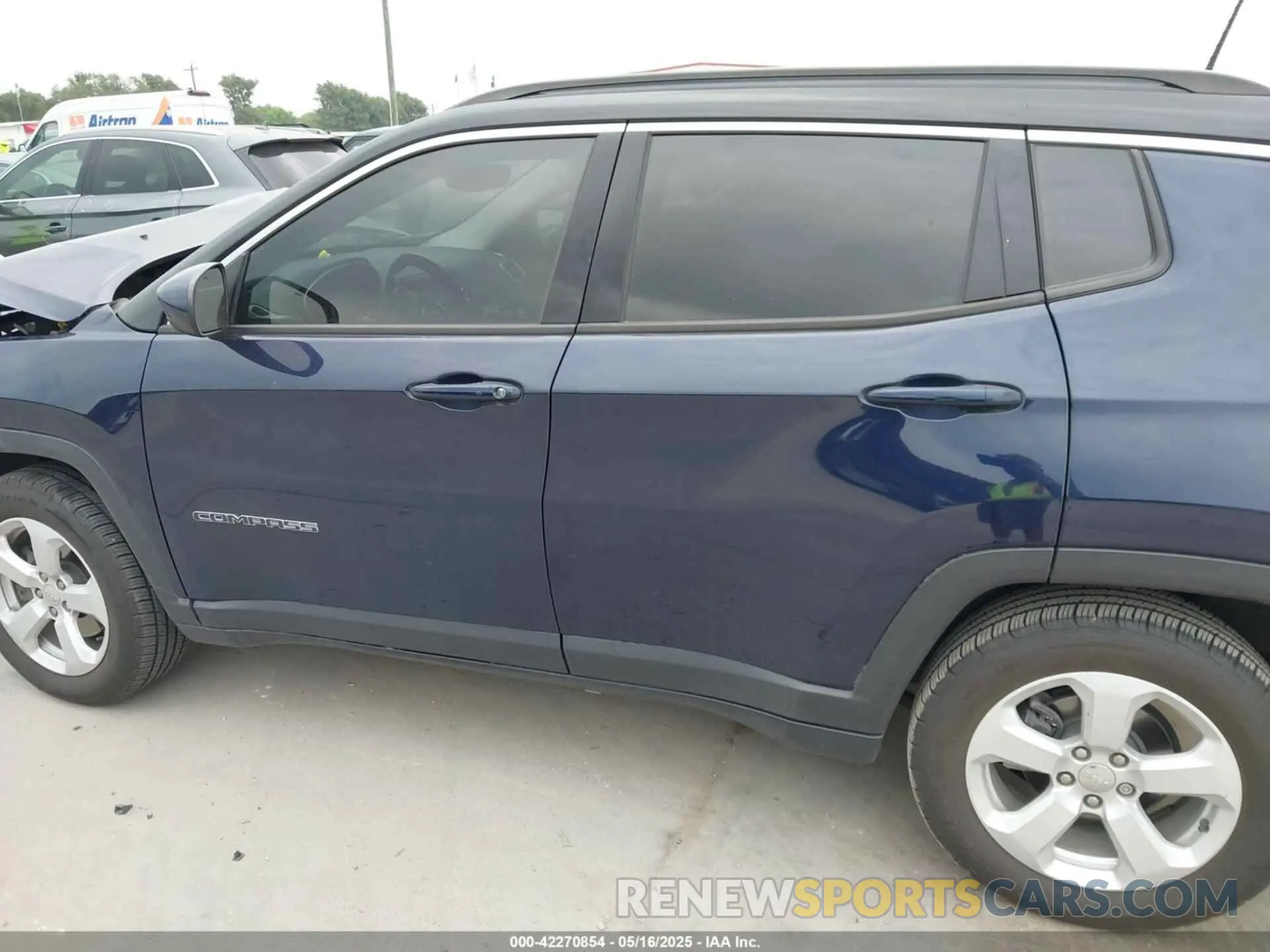 15 fotografías del automóvil dañado 3C4NJCBBXLT205917 JEEP COMPASS 2020
