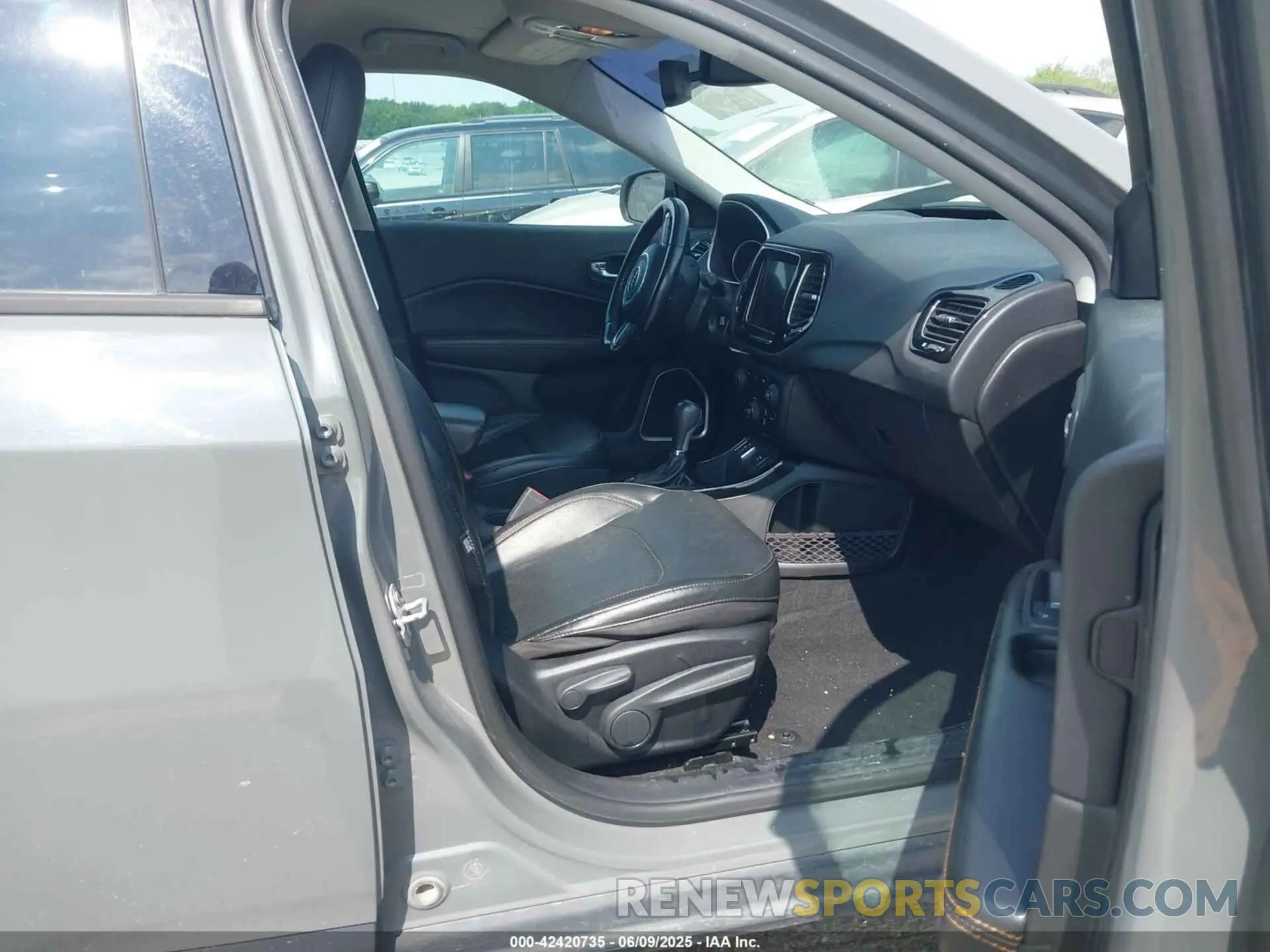 5 fotografías del automóvil dañado 3C4NJCCB8LT128866 JEEP COMPASS 2020