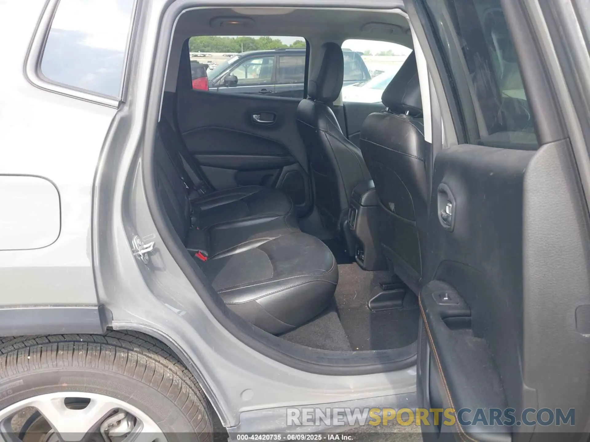 8 fotografías del automóvil dañado 3C4NJCCB8LT128866 JEEP COMPASS 2020