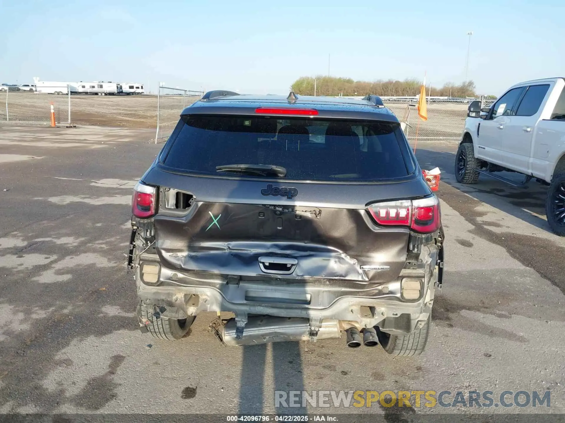 17 fotografías del automóvil dañado 3C4NJDAB3LT224171 JEEP COMPASS 2020