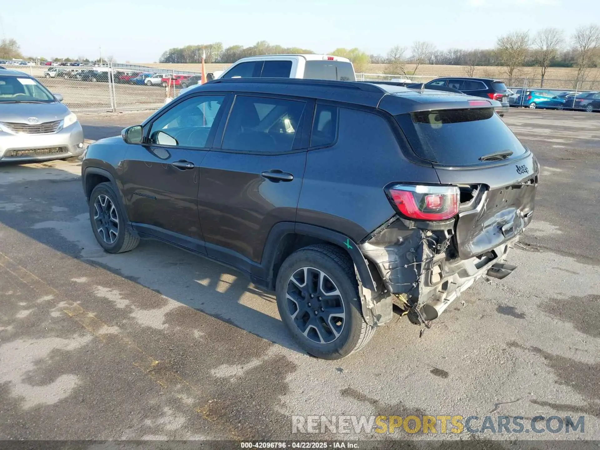 3 fotografías del automóvil dañado 3C4NJDAB3LT224171 JEEP COMPASS 2020