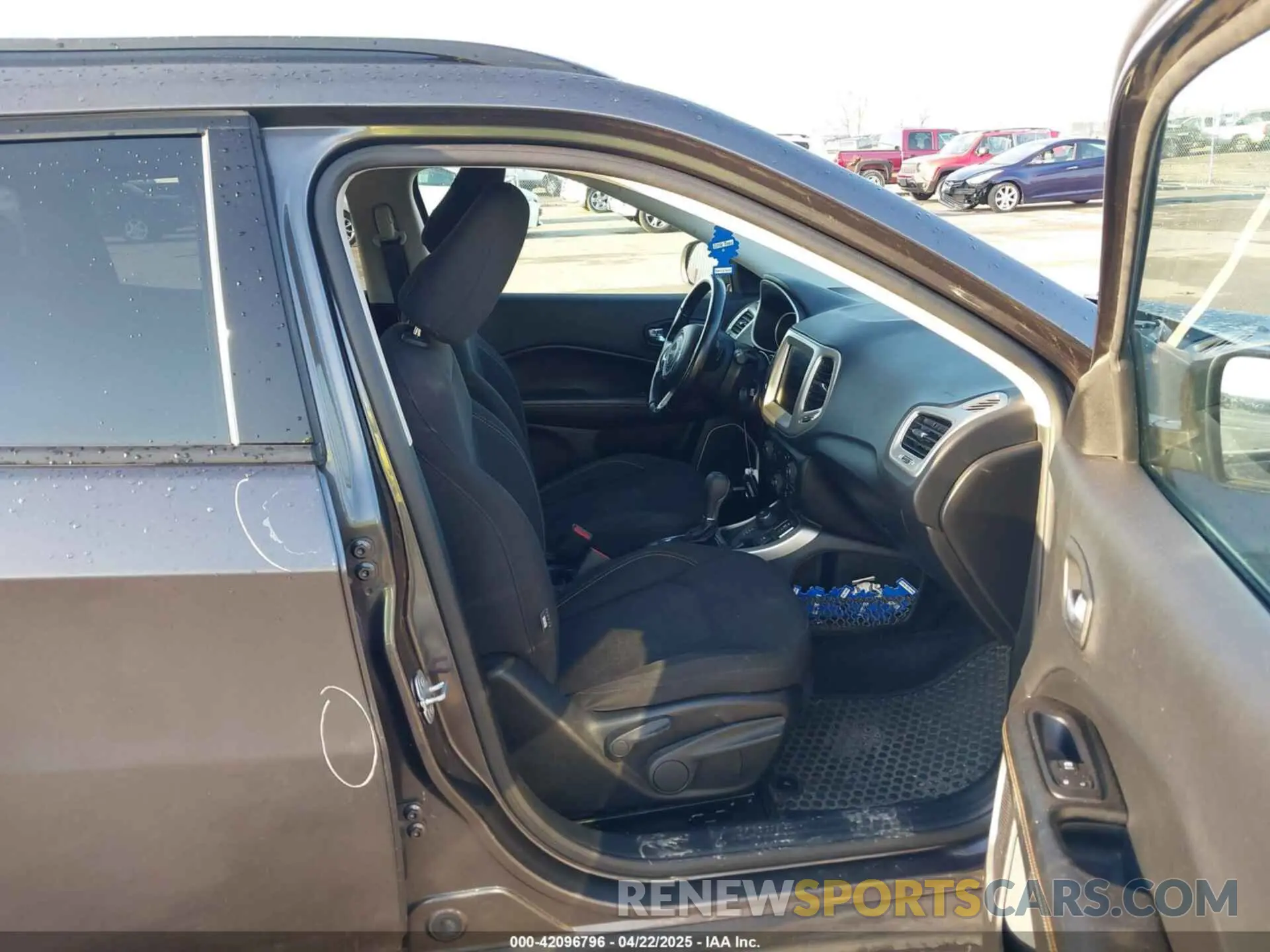 5 fotografías del automóvil dañado 3C4NJDAB3LT224171 JEEP COMPASS 2020