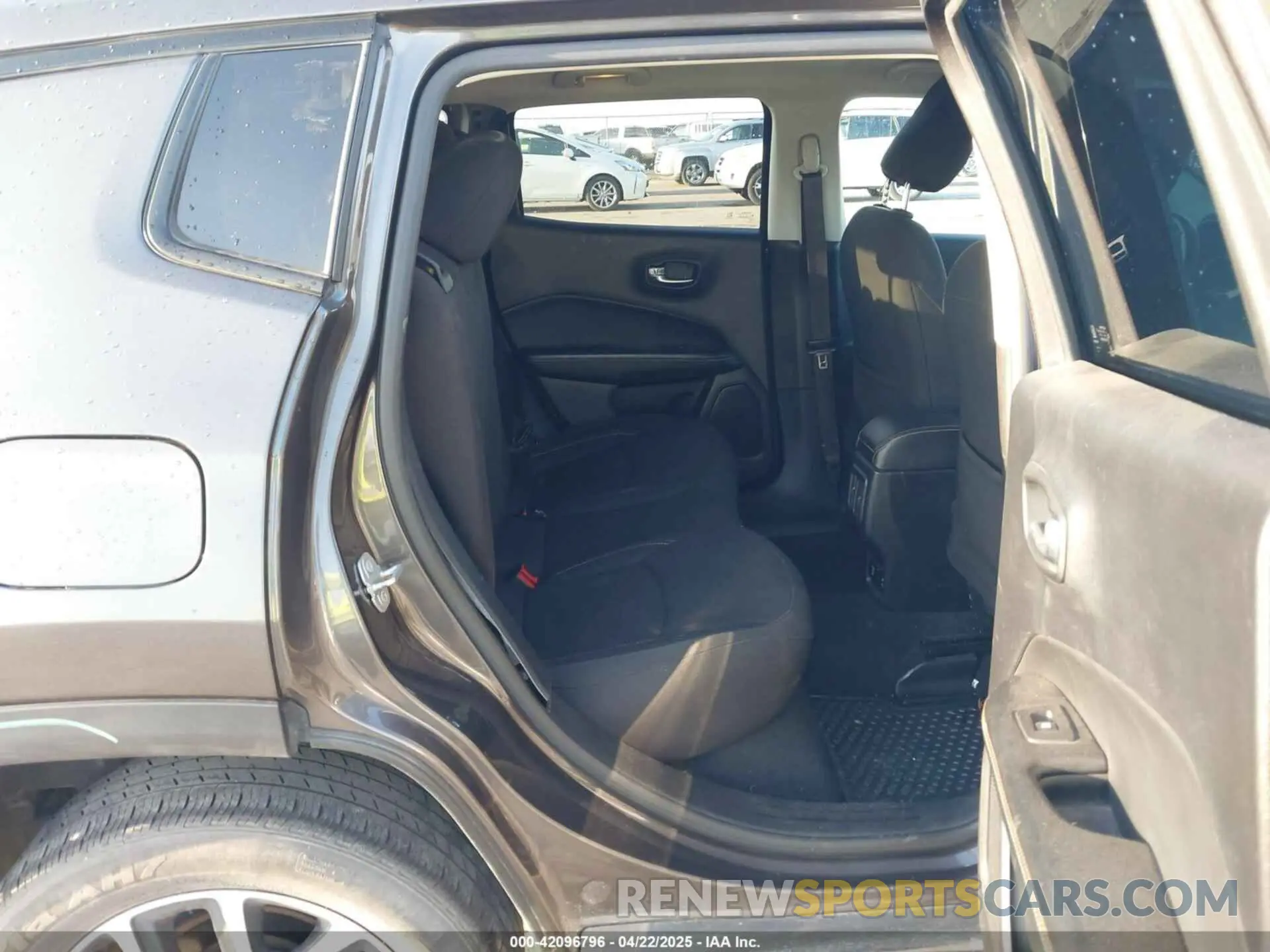 8 fotografías del automóvil dañado 3C4NJDAB3LT224171 JEEP COMPASS 2020