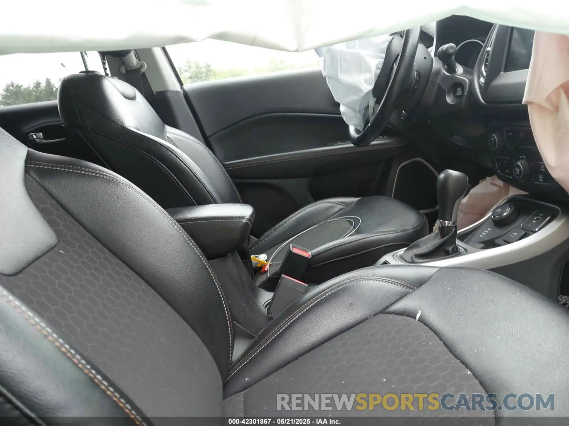 5 fotografías del automóvil dañado 3C4NJDBB0LT104648 JEEP COMPASS 2020
