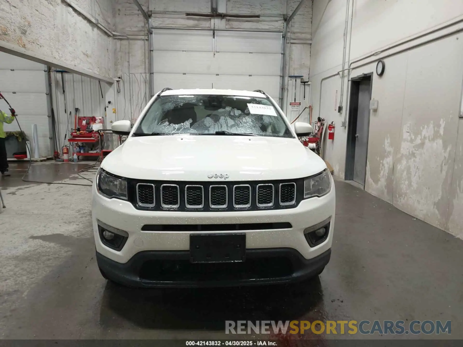 12 fotografías del automóvil dañado 3C4NJDBB0LT192598 JEEP COMPASS 2020
