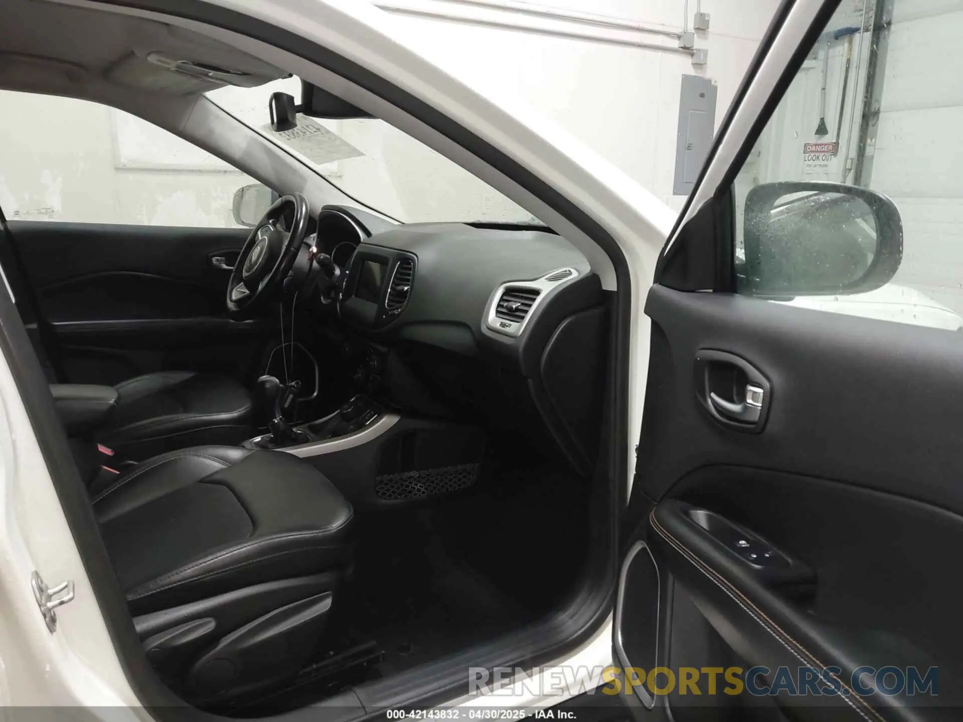 5 fotografías del automóvil dañado 3C4NJDBB0LT192598 JEEP COMPASS 2020
