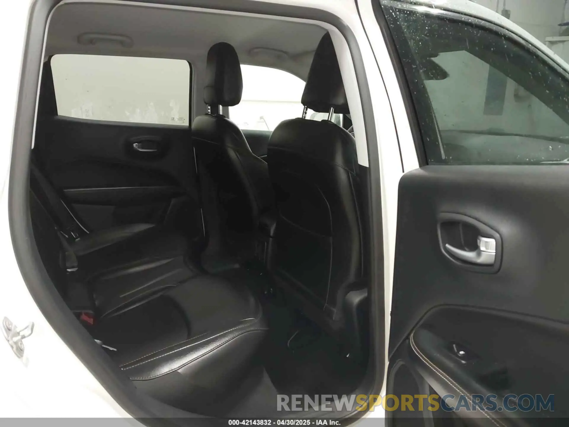 8 fotografías del automóvil dañado 3C4NJDBB0LT192598 JEEP COMPASS 2020