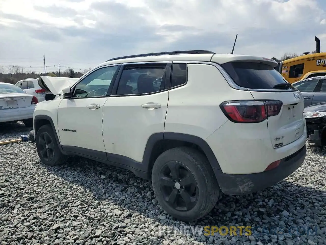 2 fotografías del automóvil dañado 3C4NJDBB2LT104280 JEEP COMPASS 2020