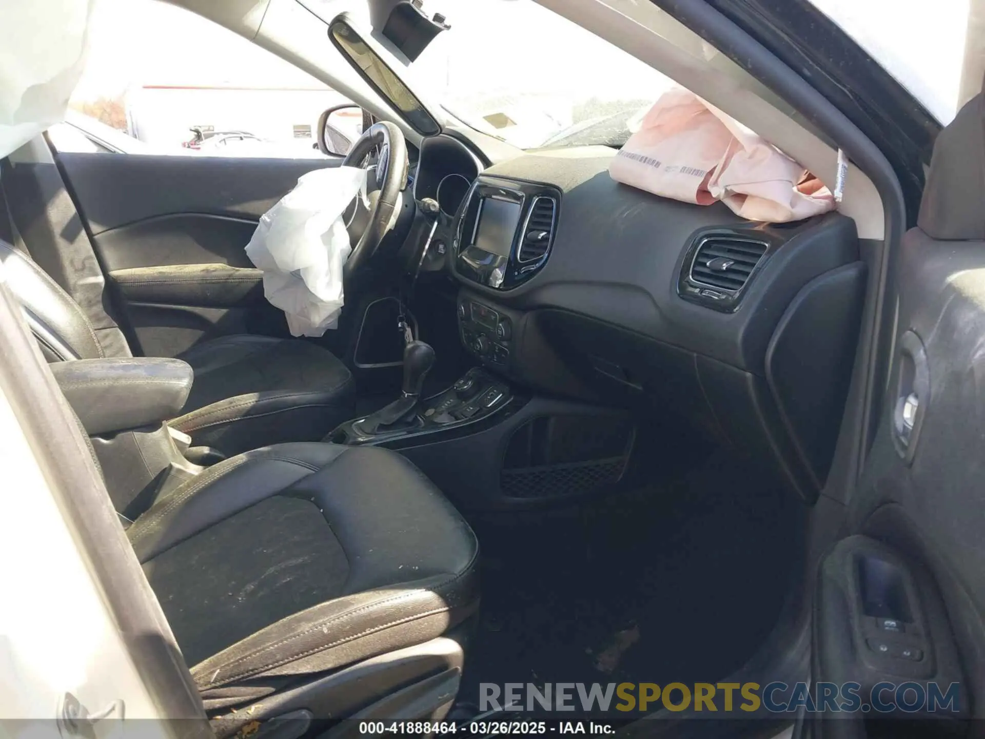 5 fotografías del automóvil dañado 3C4NJDBB2LT223947 JEEP COMPASS 2020